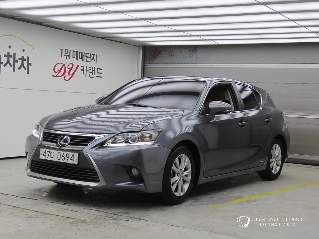 Автомобиль Lexus CT200h