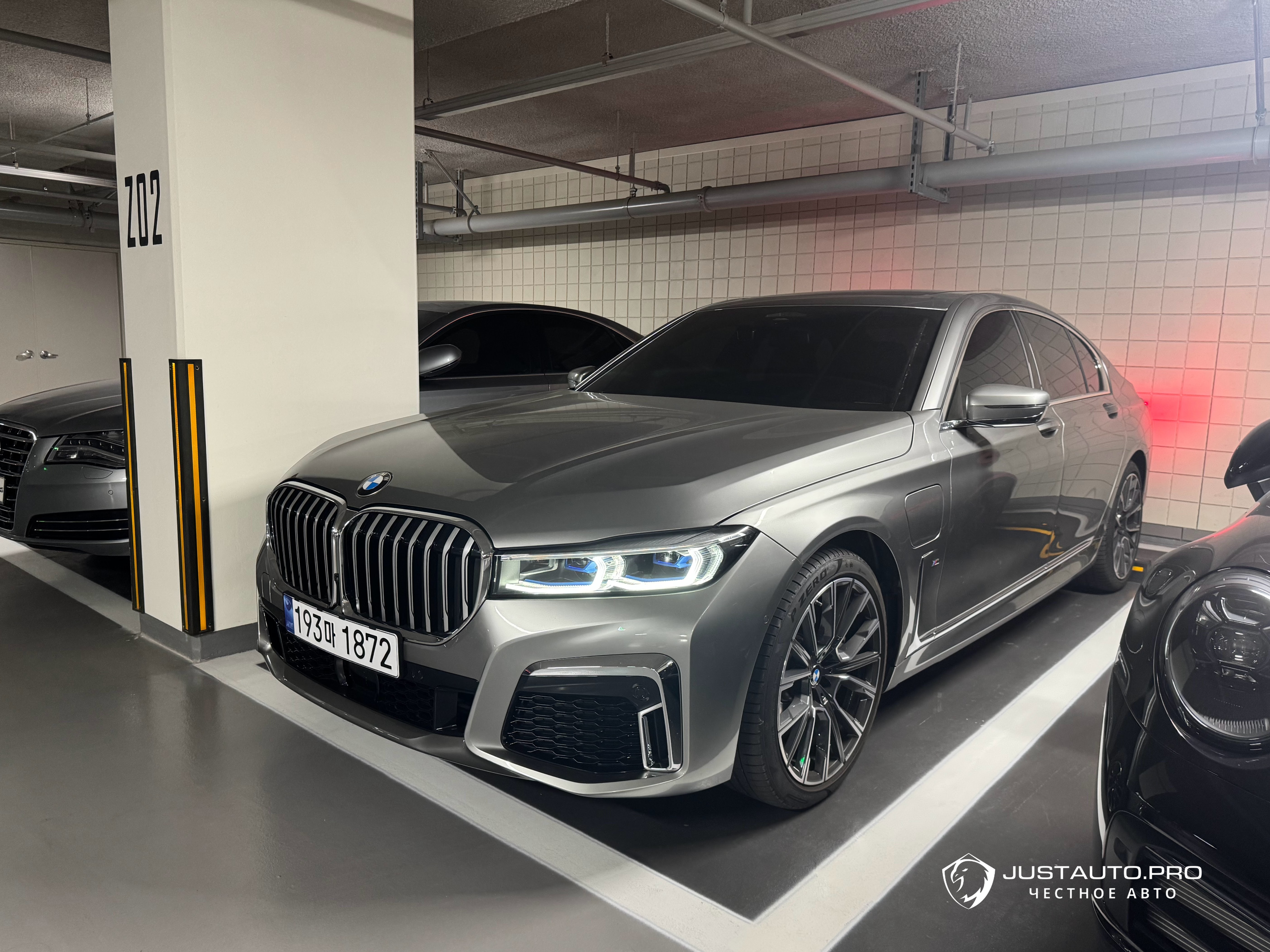 Автомобиль BMW 7-Series