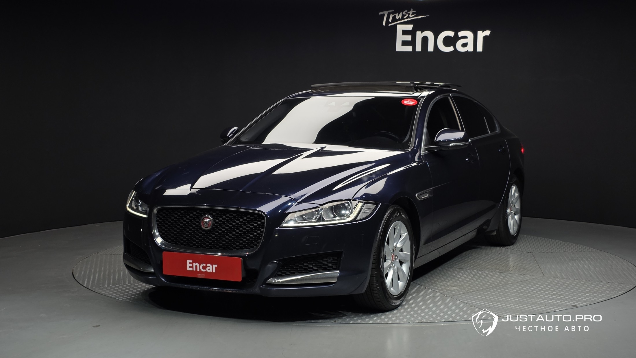 Автомобиль Jaguar XF
