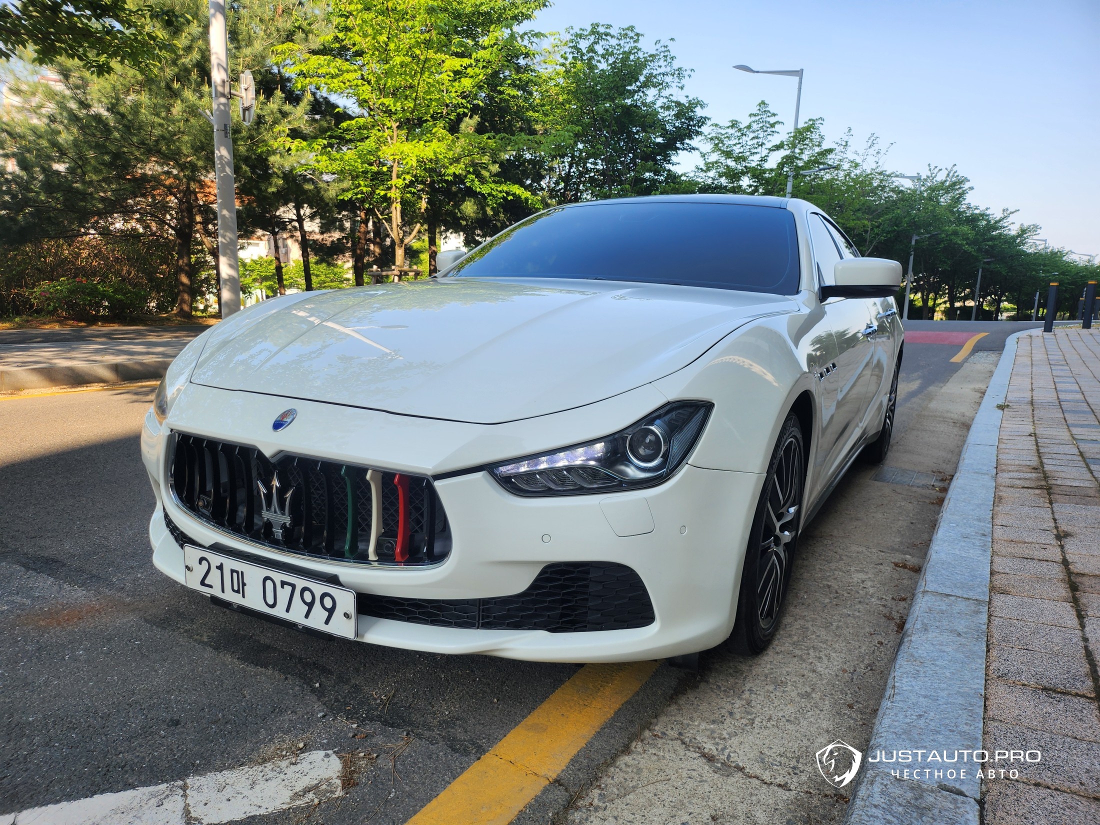 Автомобиль Maserati Ghibli