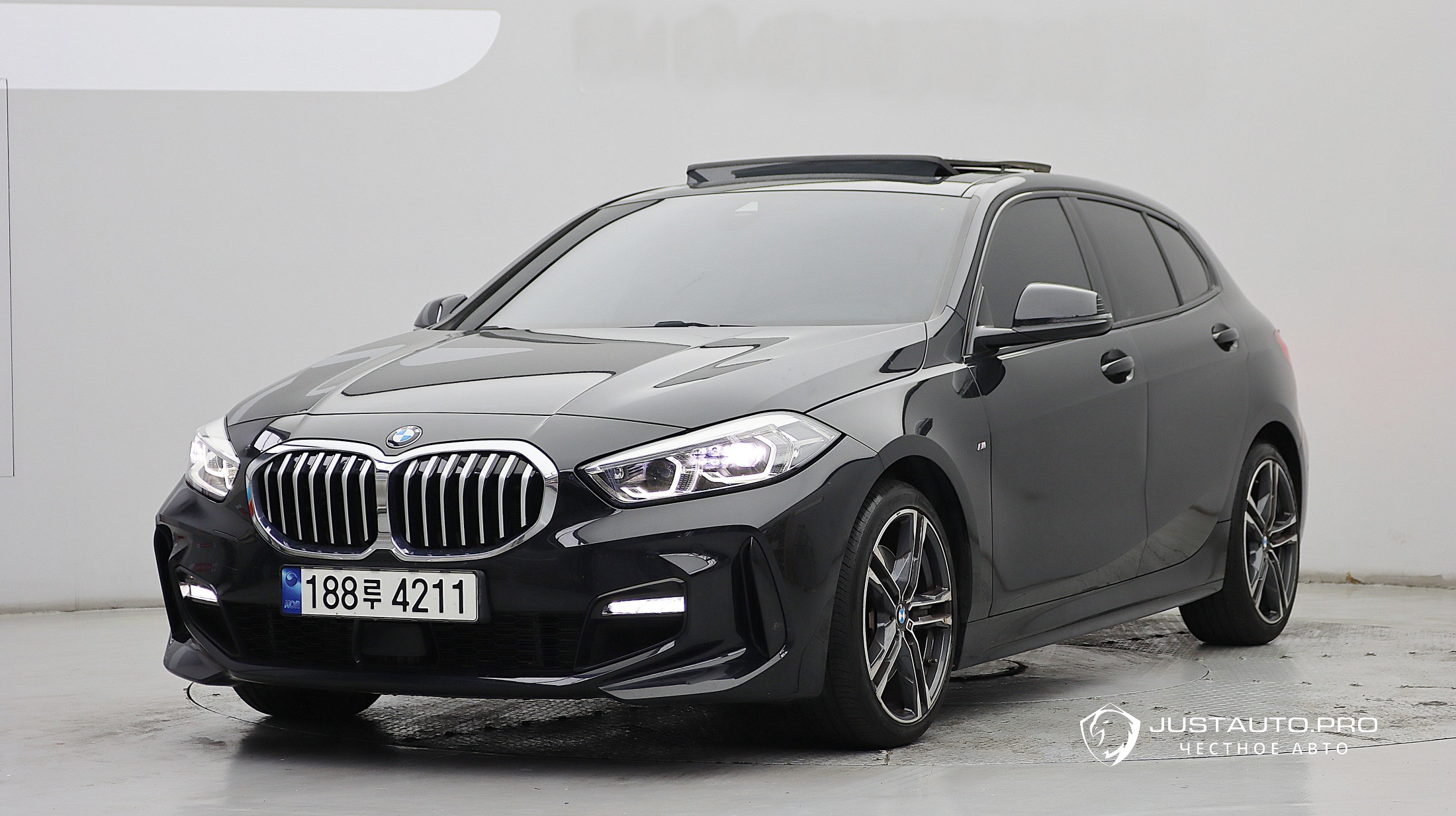 Автомобиль BMW 1-Series