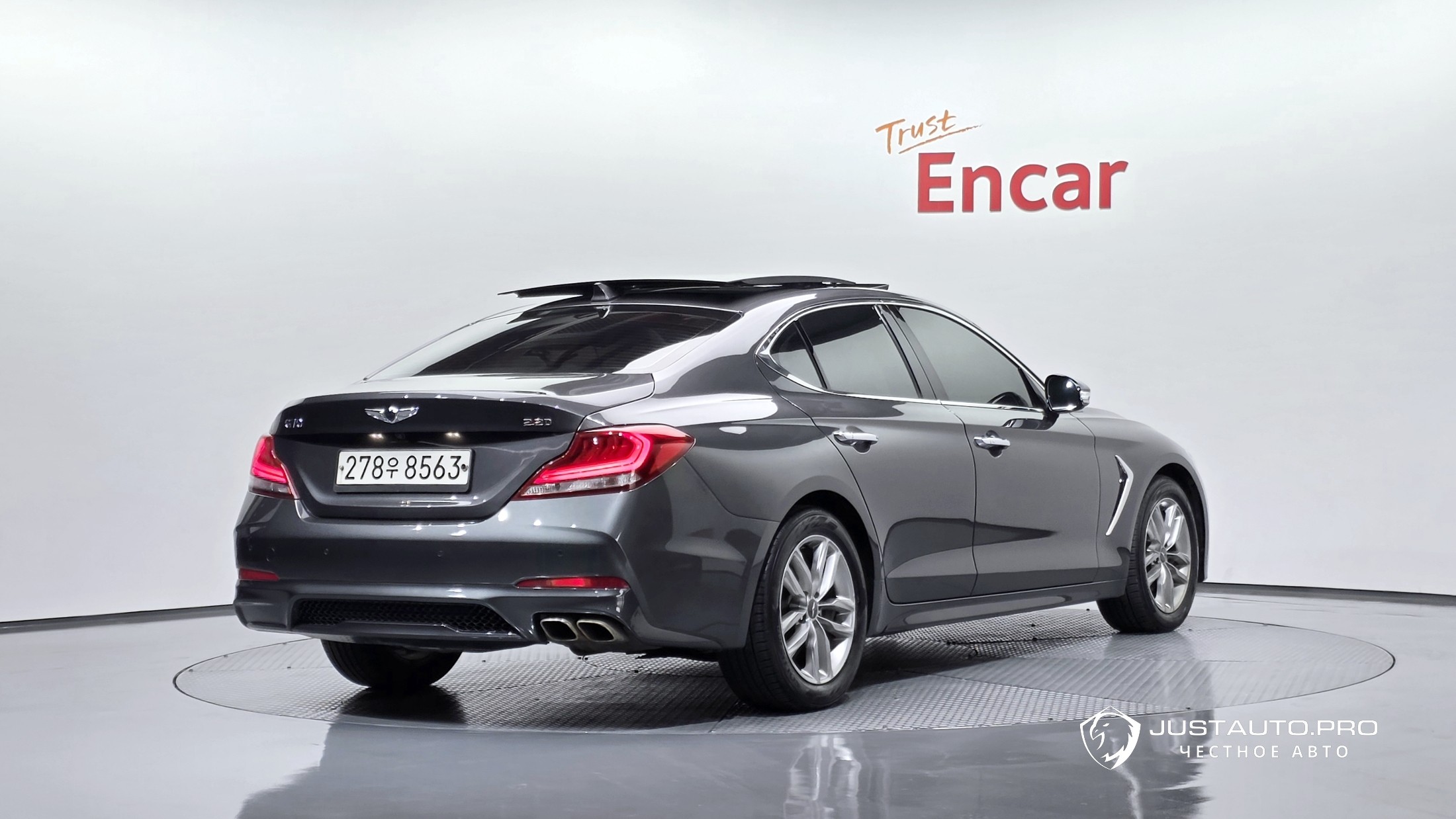 Автомобиль Genesis G70