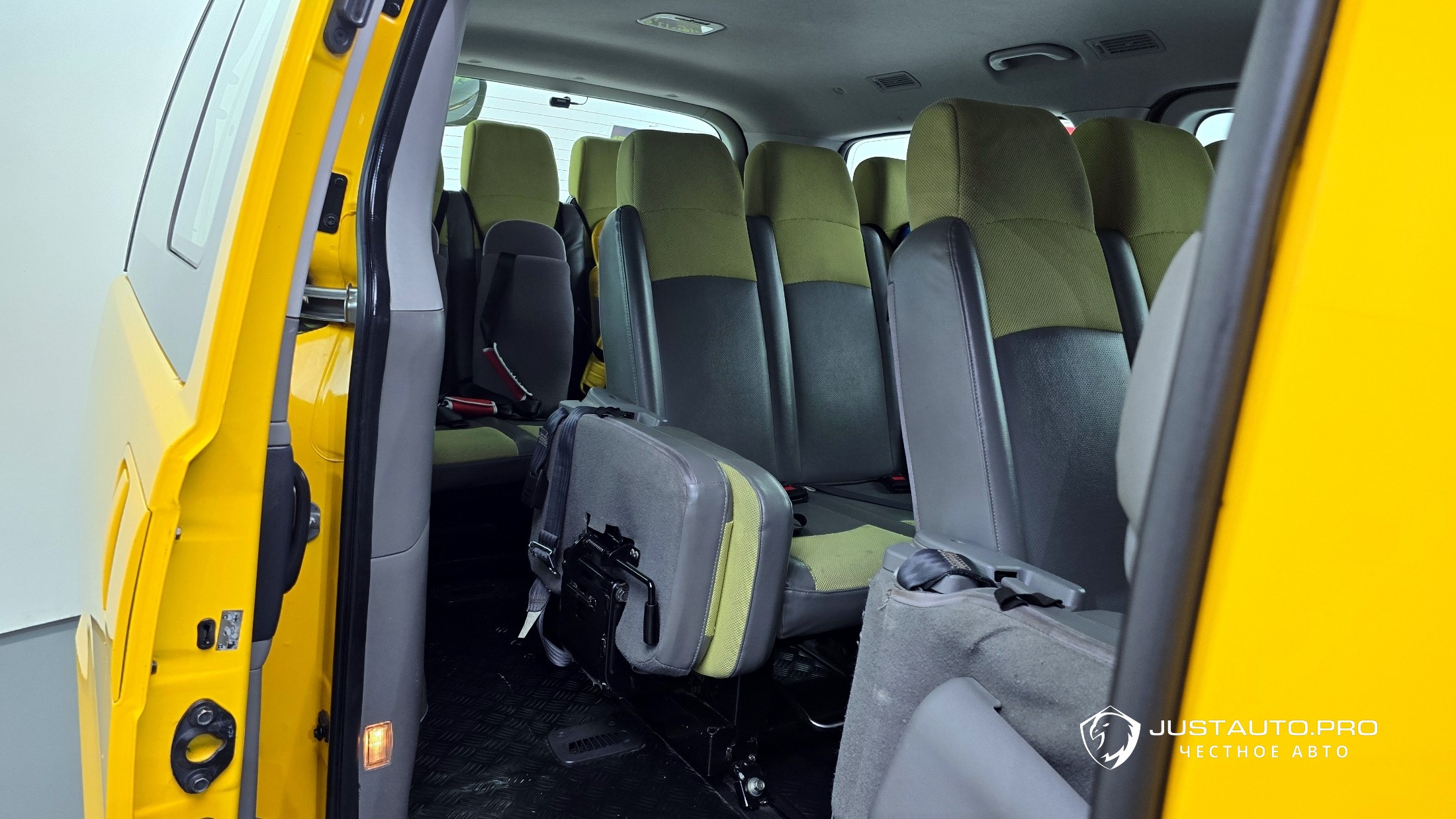 Автомобиль Hyundai Starex