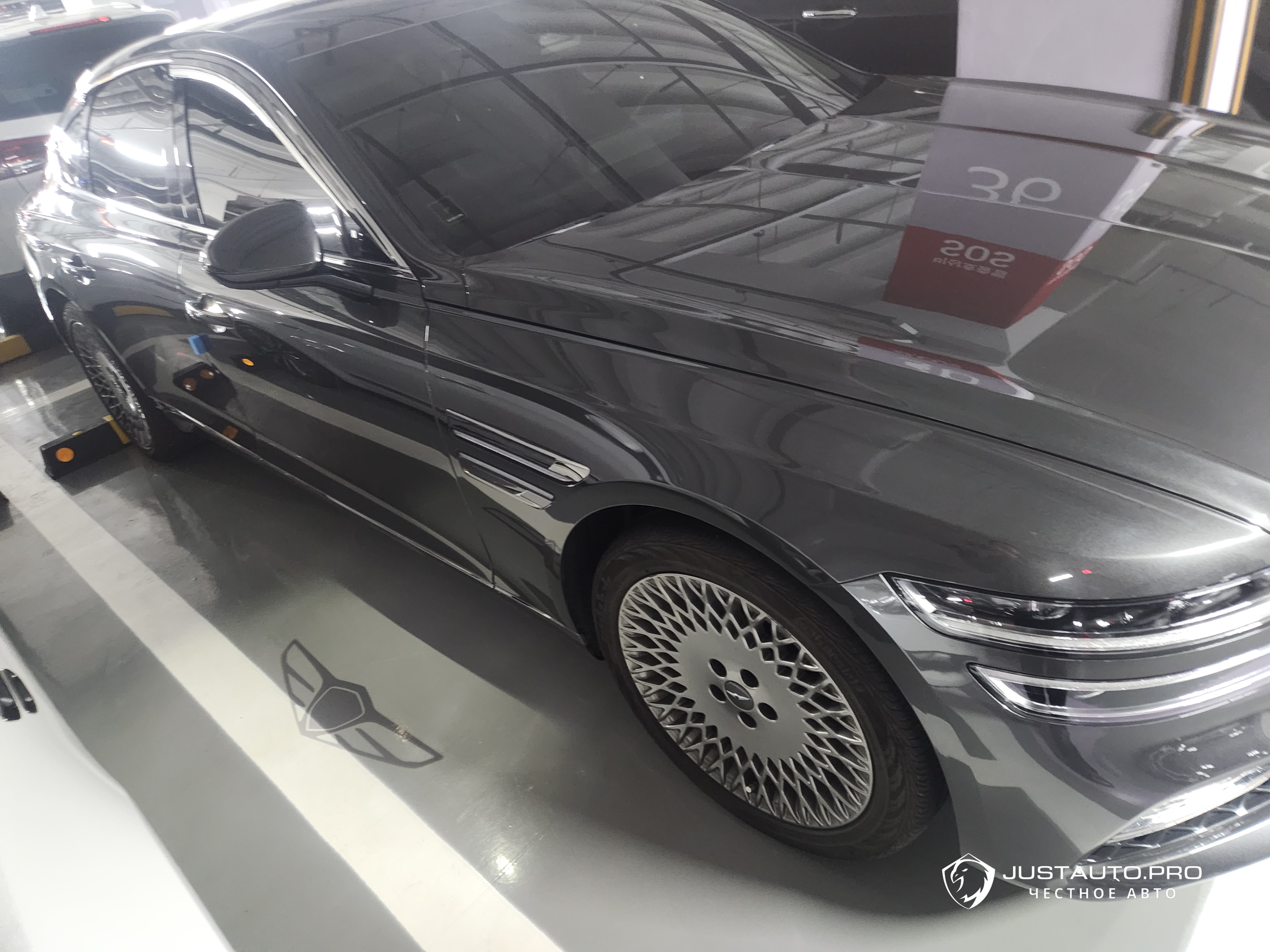 Автомобиль Genesis G80