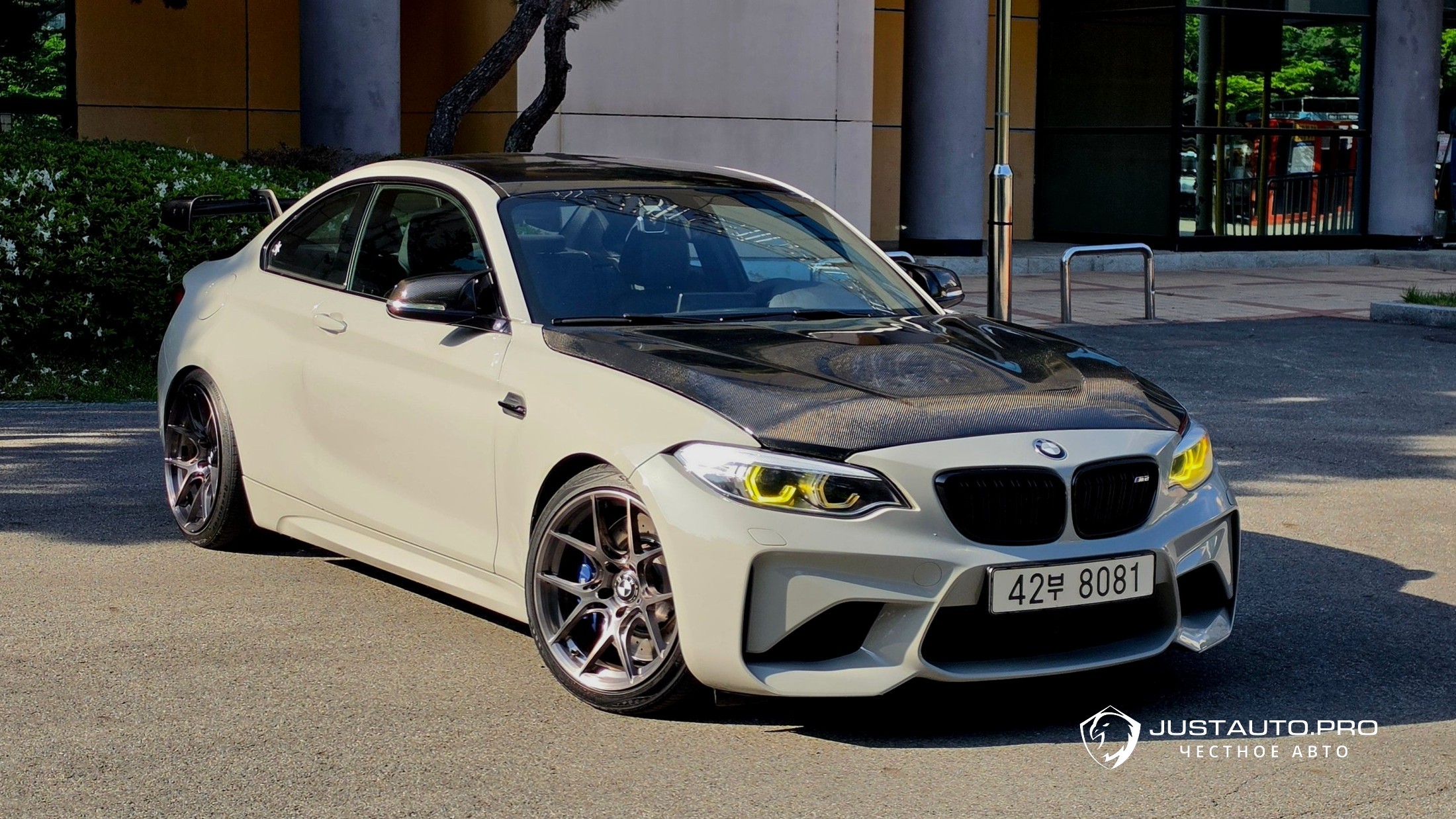 Автомобиль BMW M2