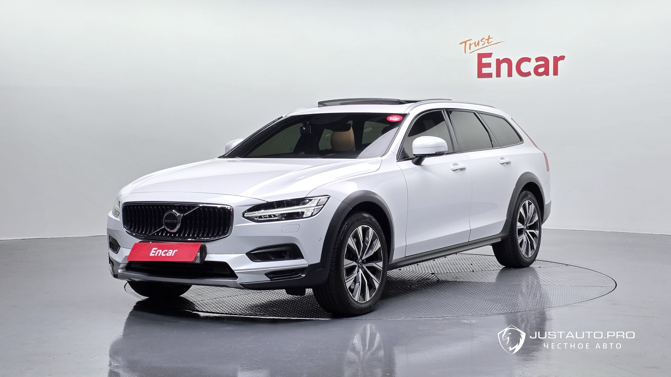 Автомобиль Volvo V90