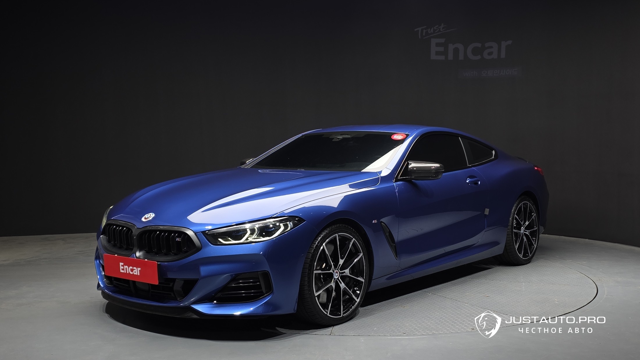 Автомобиль BMW 8-Series