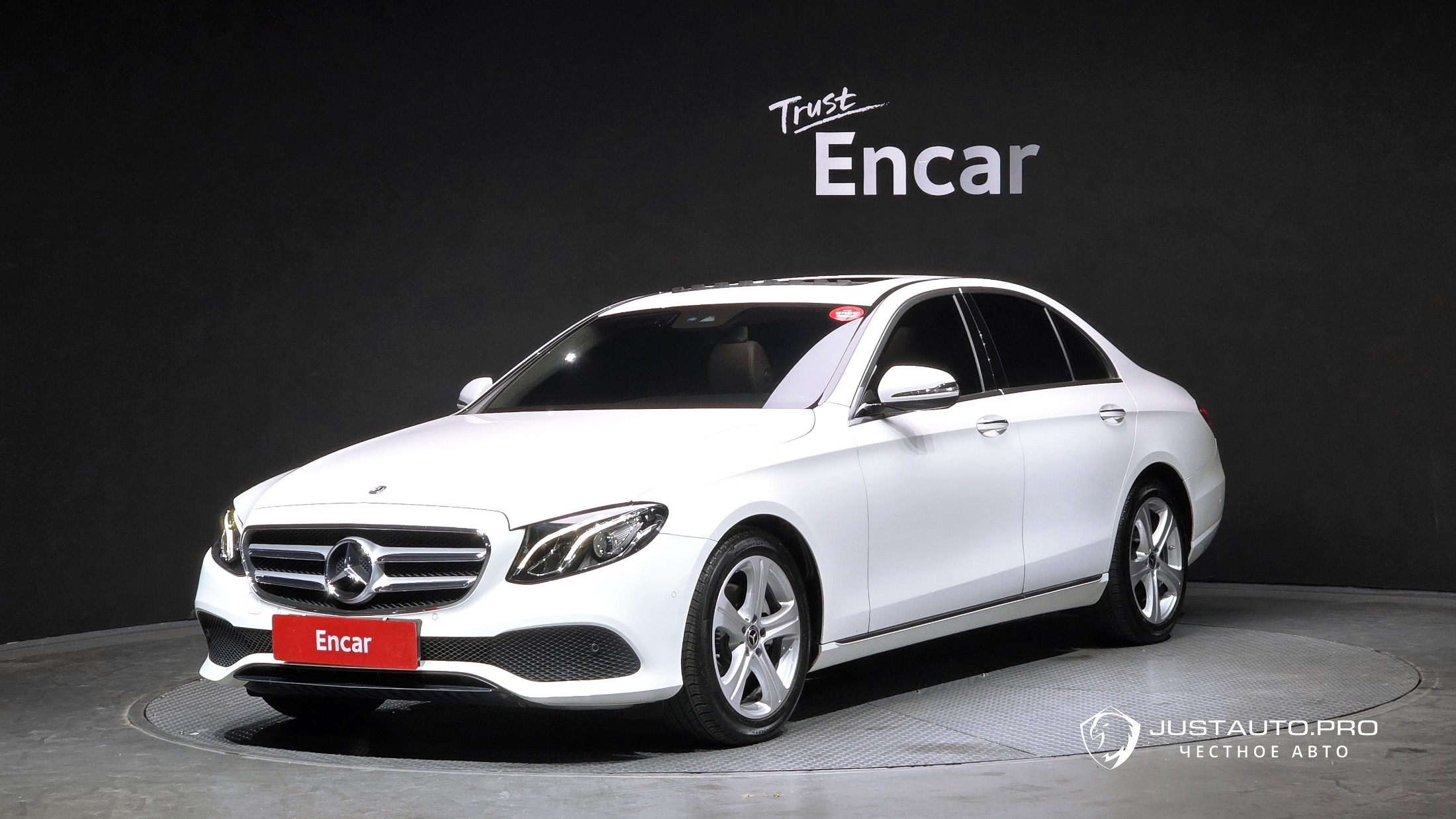 Автомобиль Mercedes-Benz E-Class