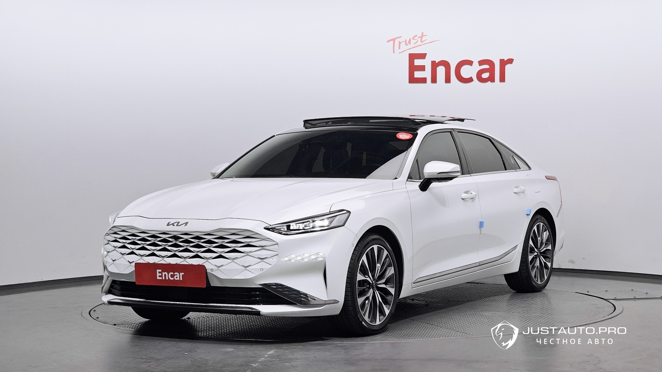 Автомобиль Kia K8