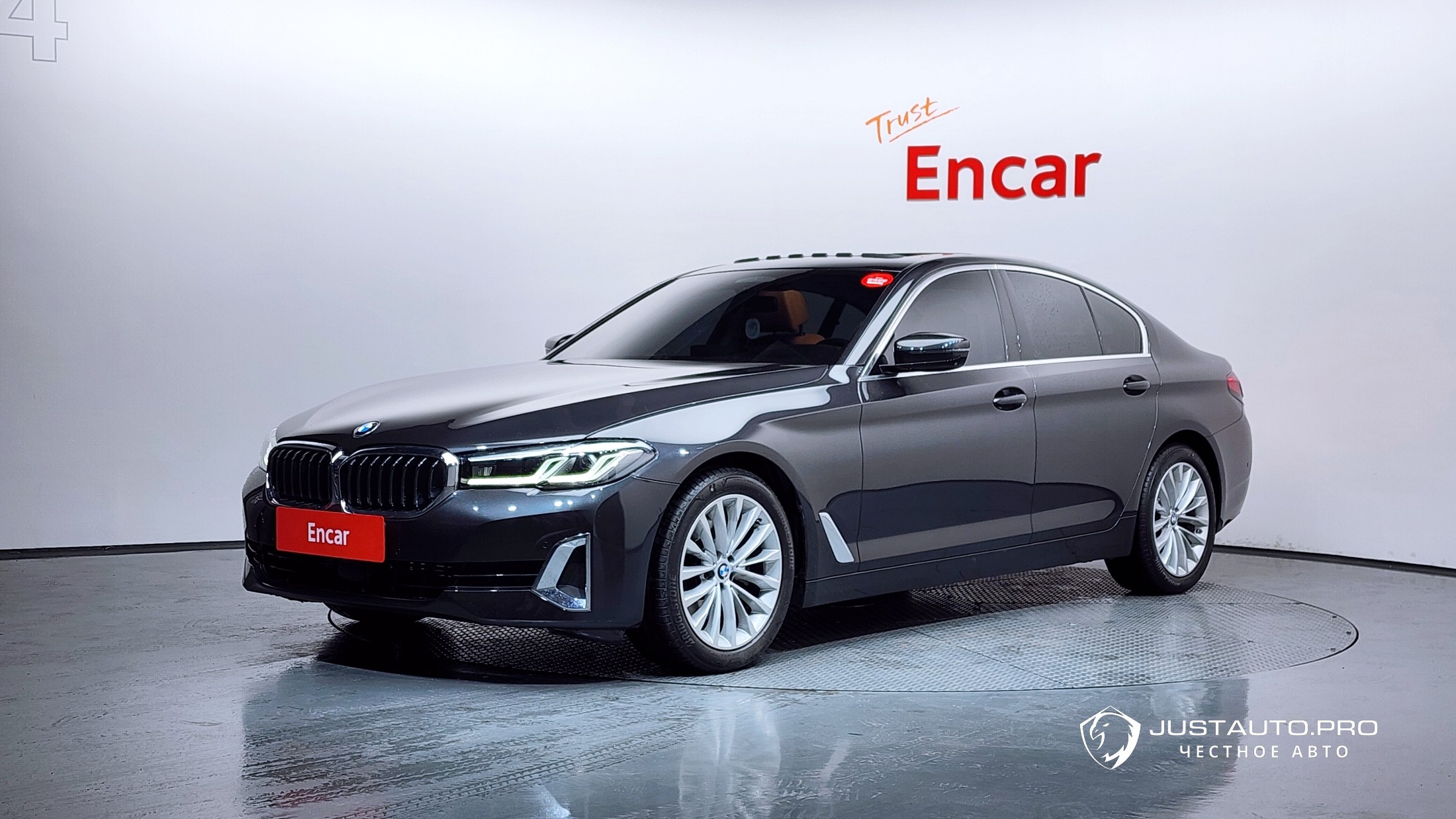 Автомобиль BMW 5-Series