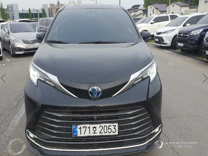 Автомобиль Toyota Sienna