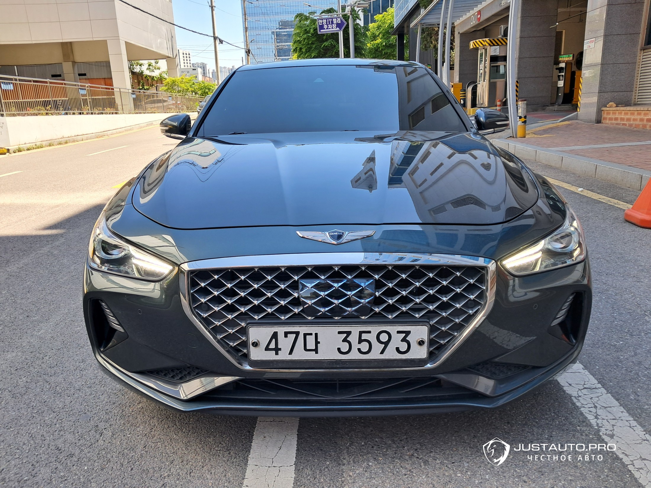 Автомобиль Genesis G70