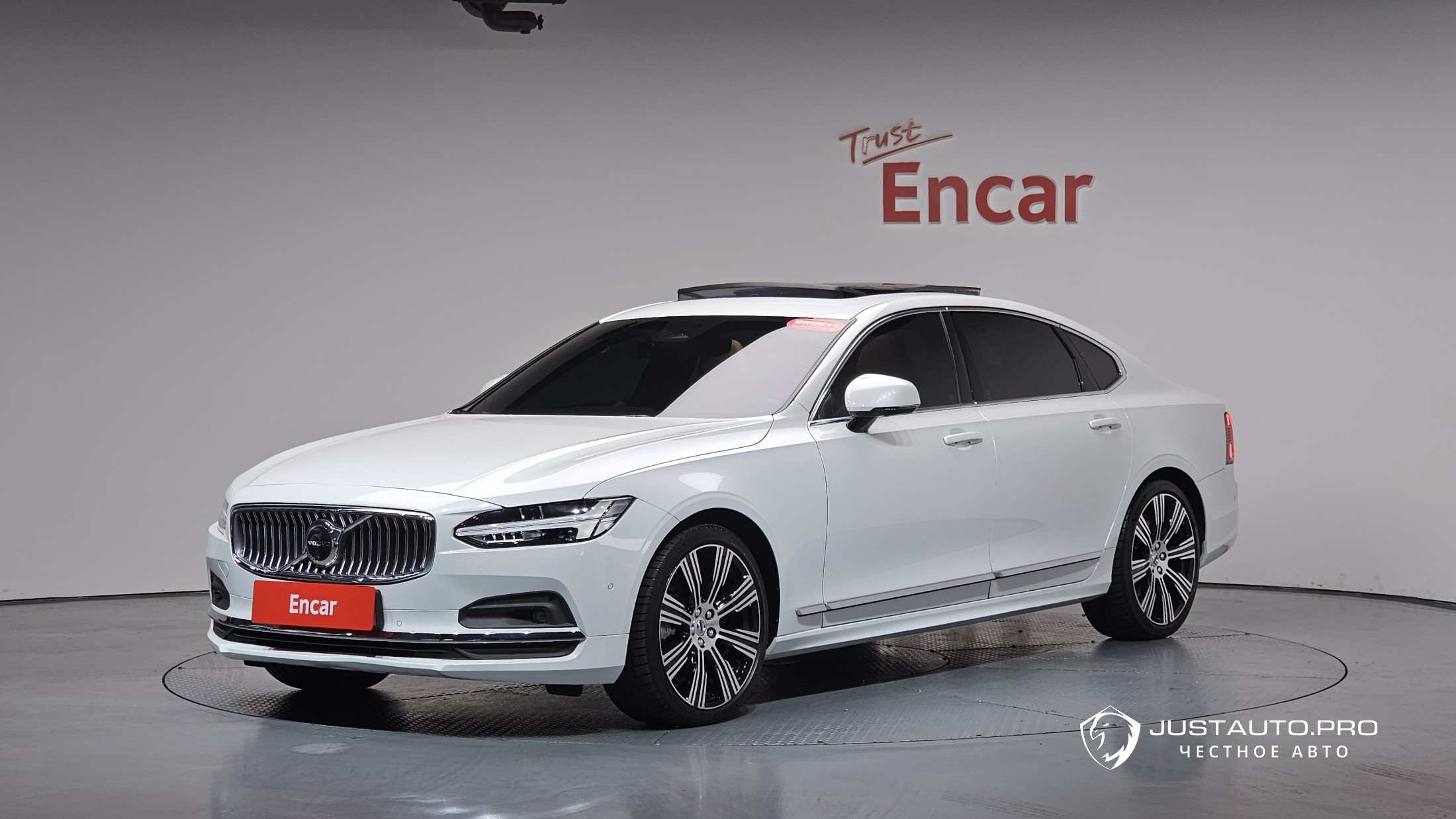 Автомобиль Volvo S90