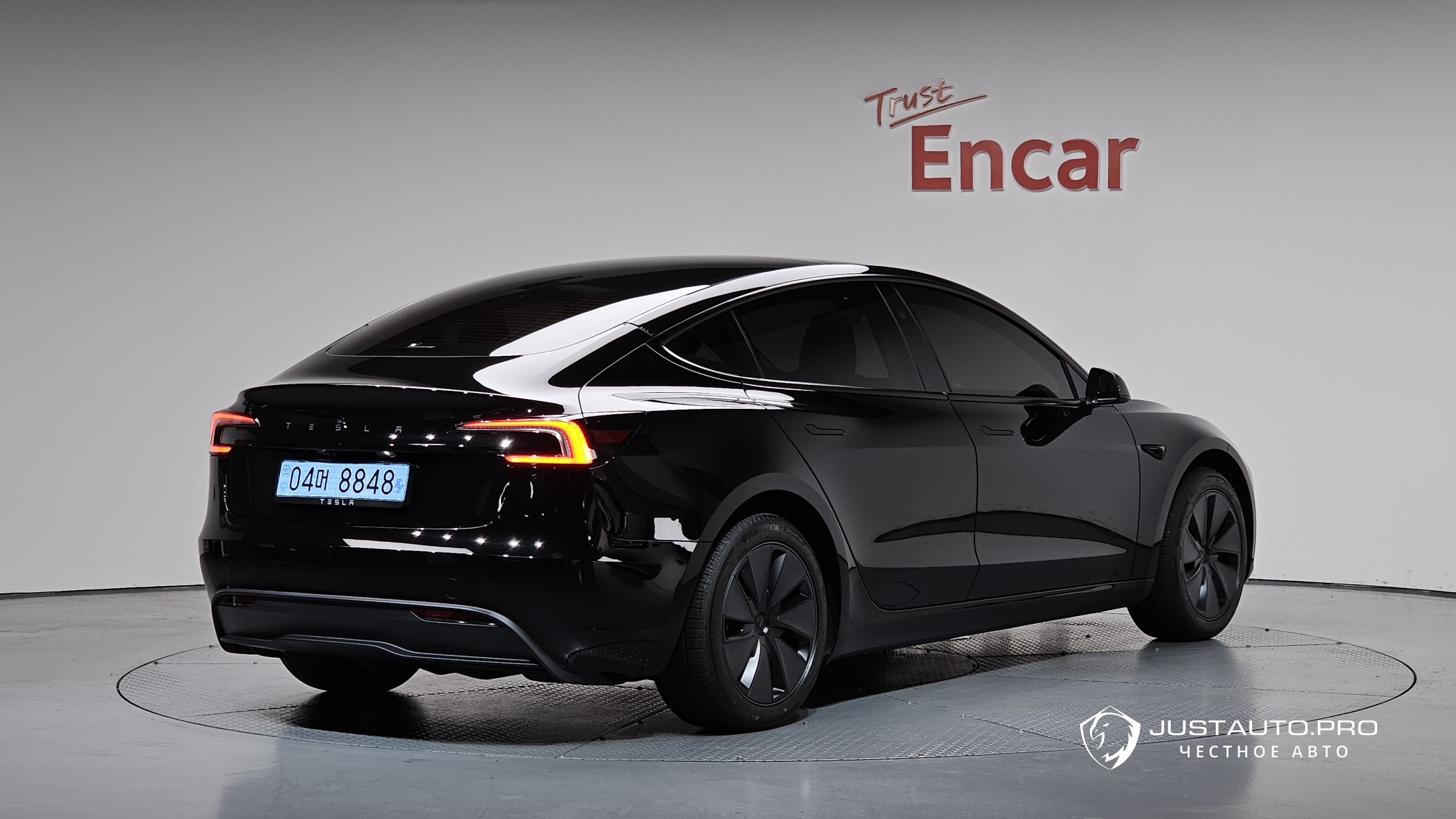 Автомобиль Tesla Model 3