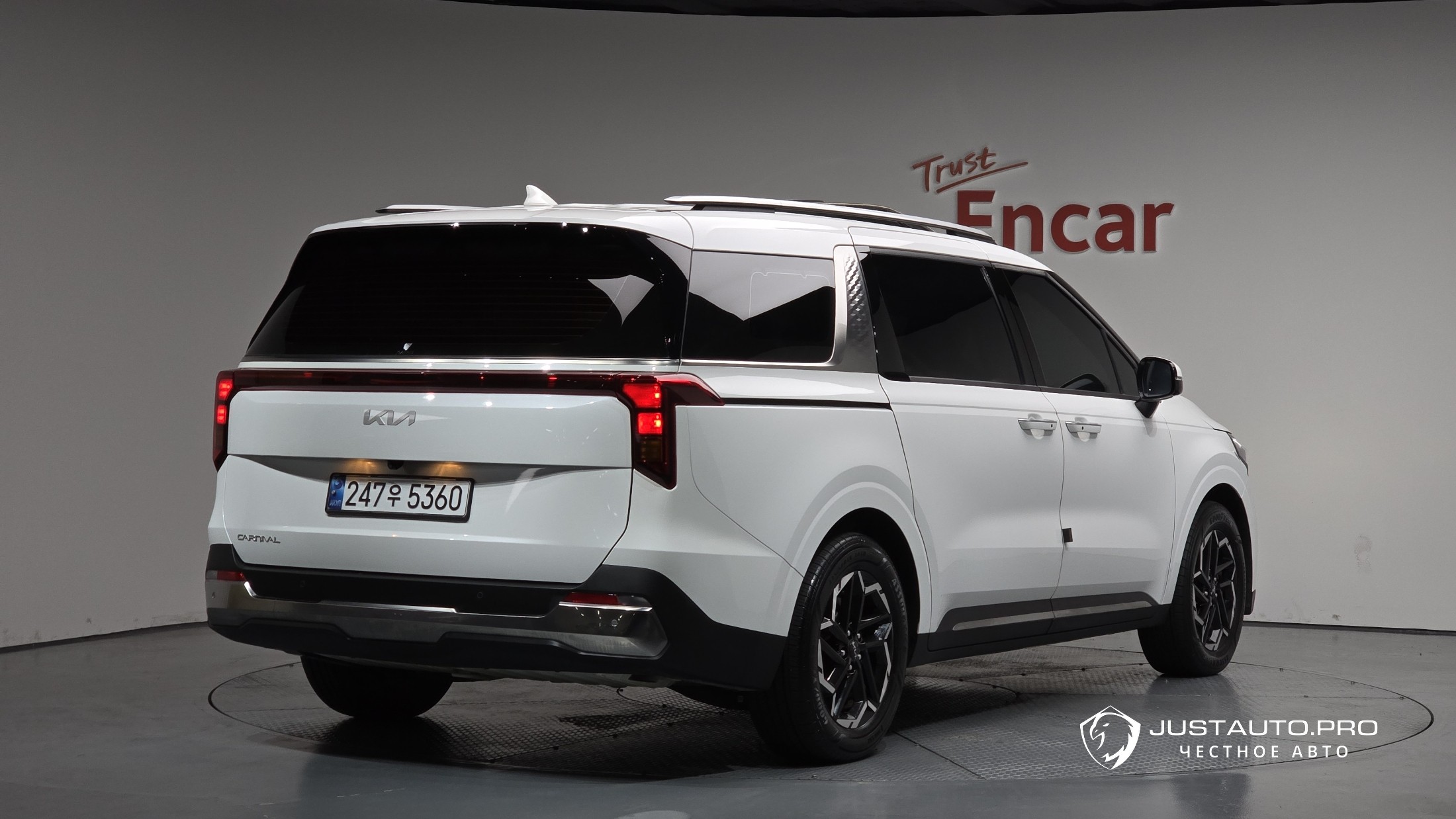 Автомобиль Kia Canival