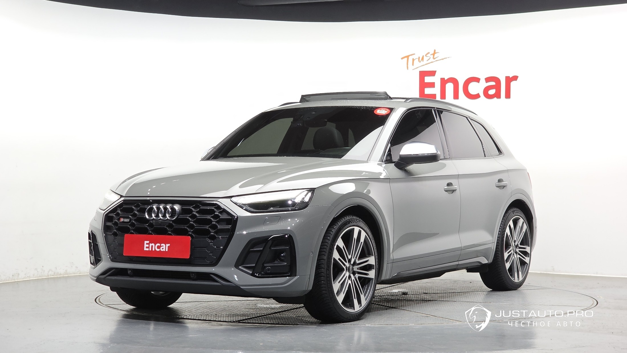 Автомобиль Audi SQ5