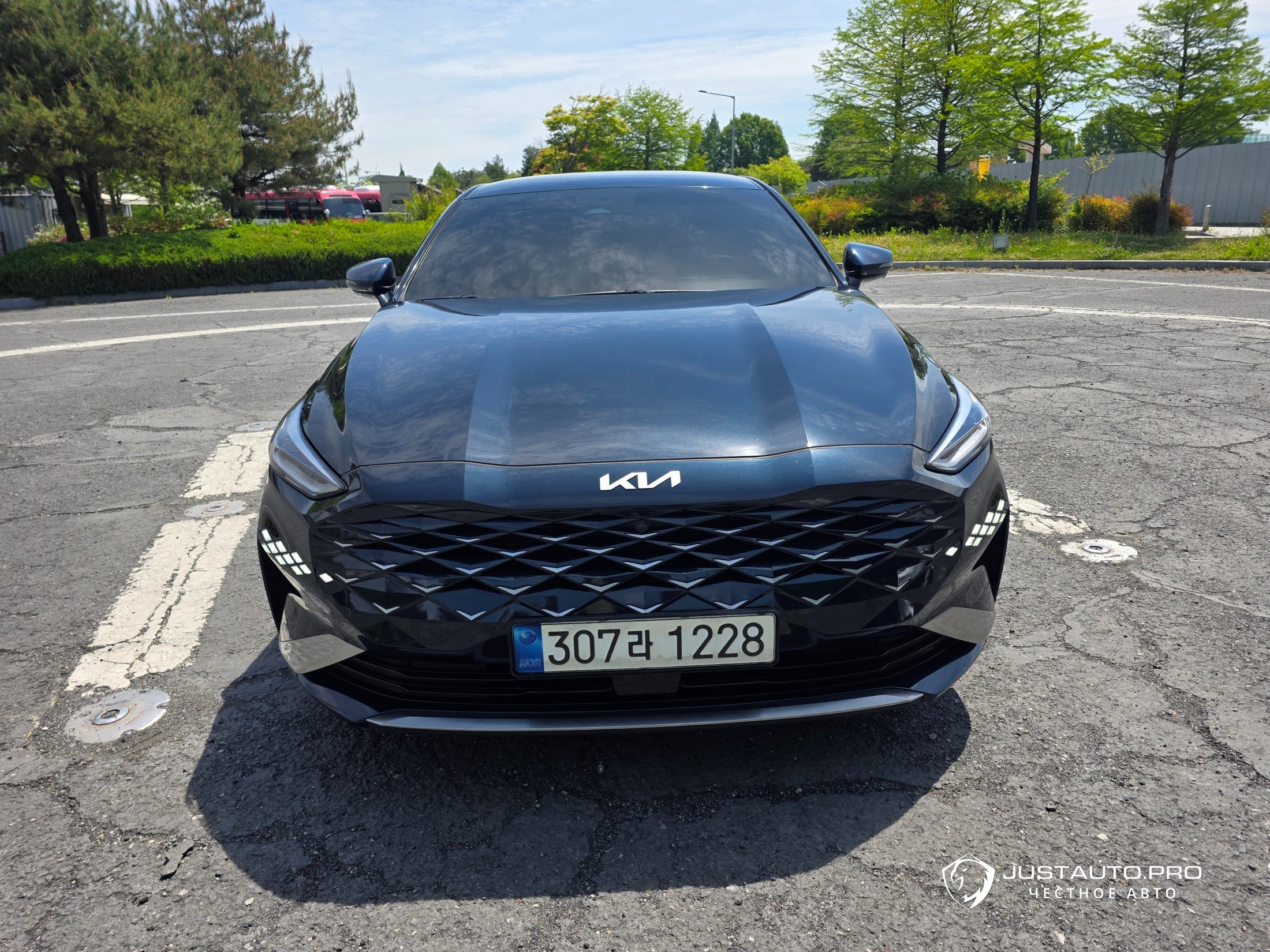 Автомобиль Kia K8