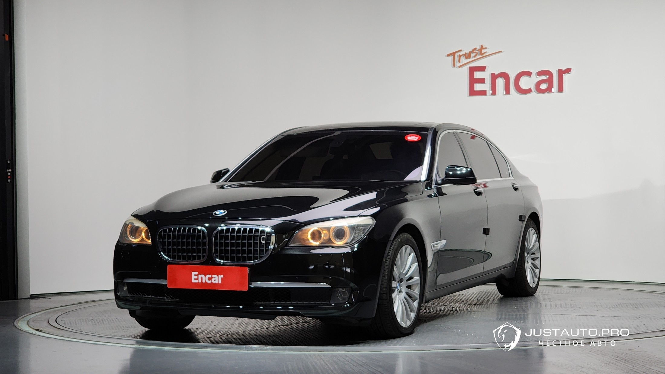 Автомобиль BMW 7-Series