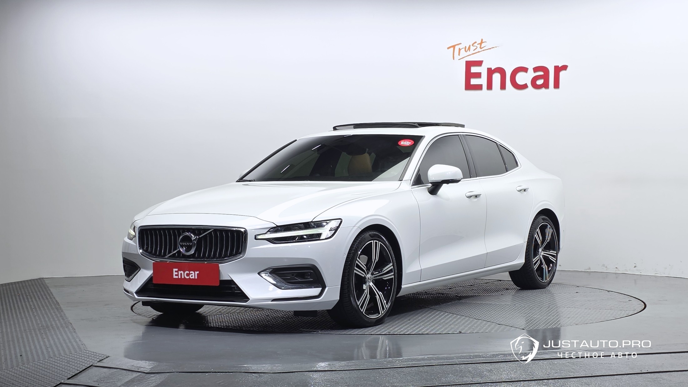 Автомобиль Volvo S60