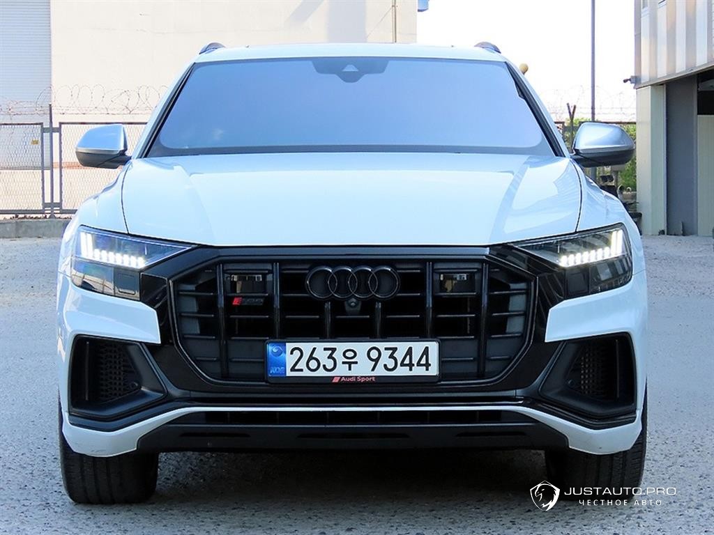 Автомобиль Audi SQ8