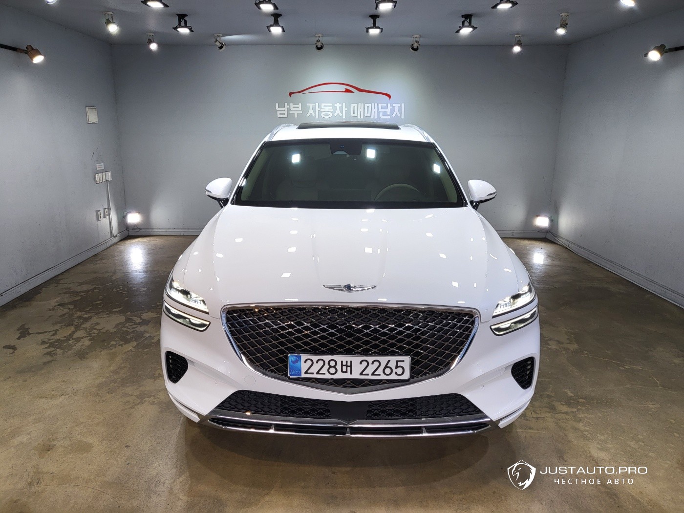 Автомобиль Genesis GV70