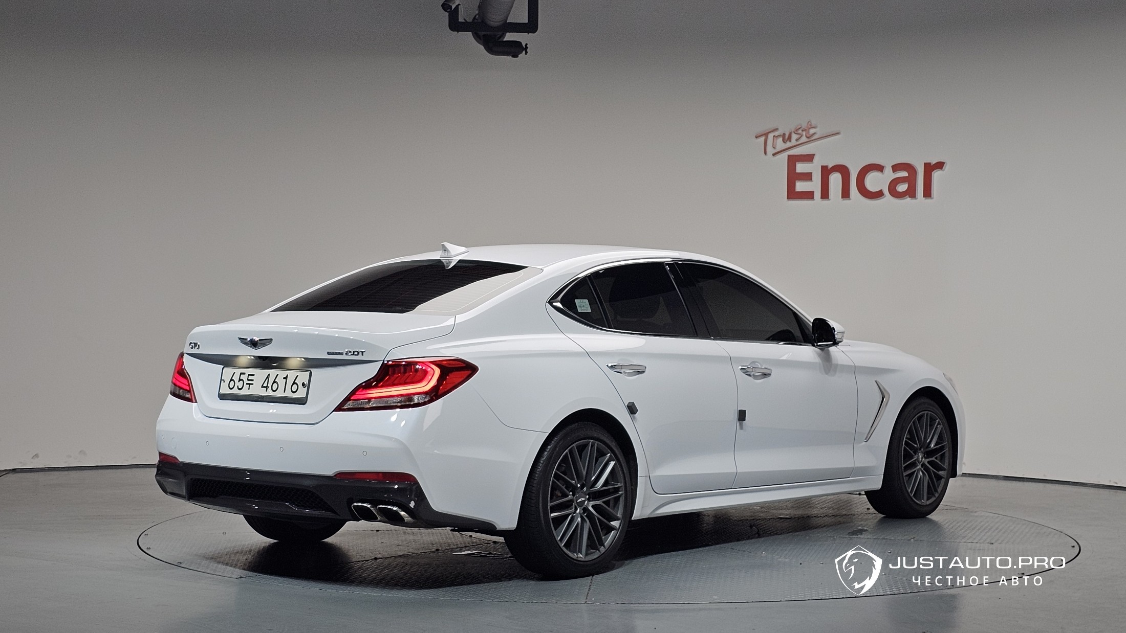 Автомобиль Genesis G70