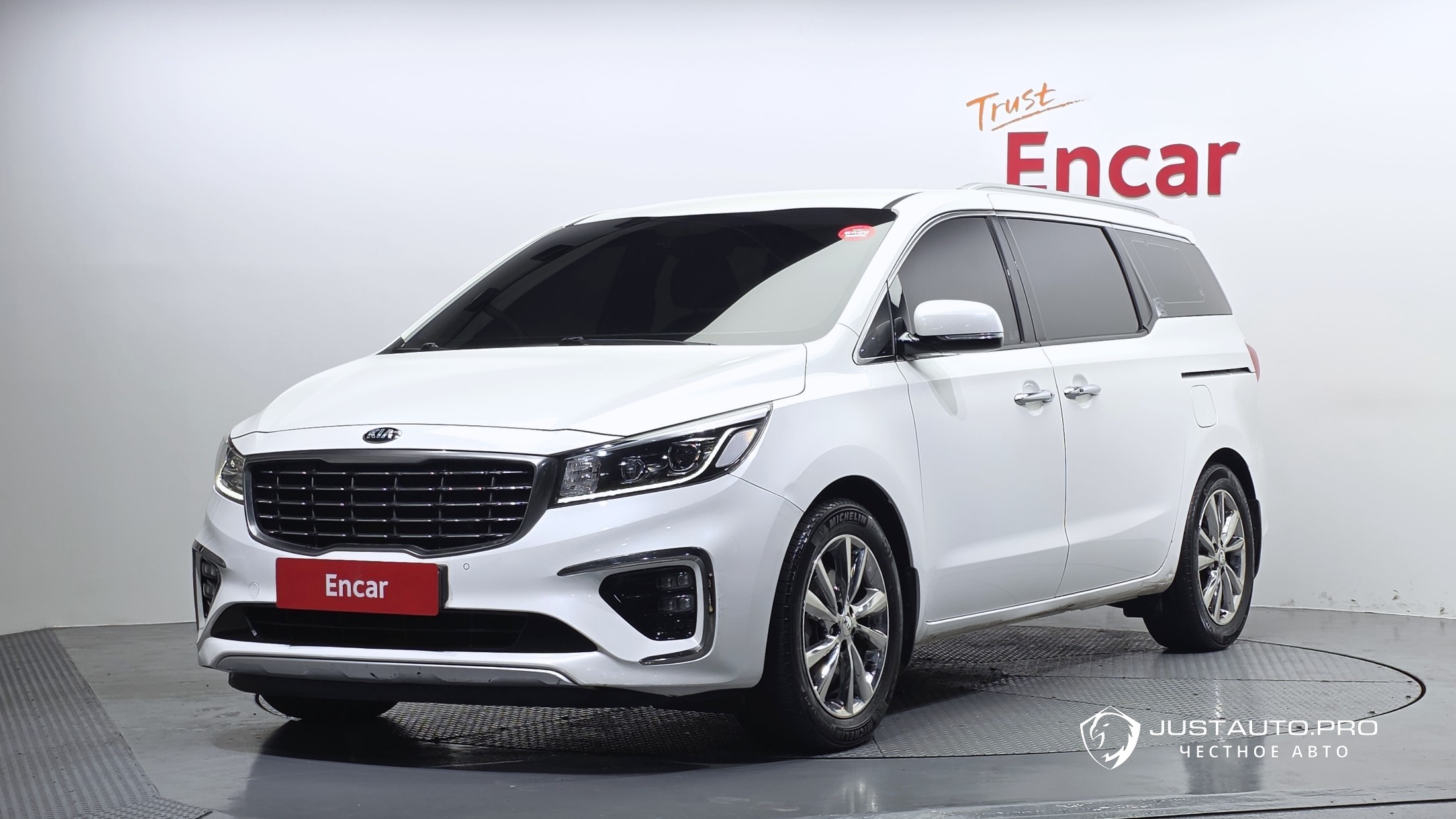Автомобиль Kia Canival