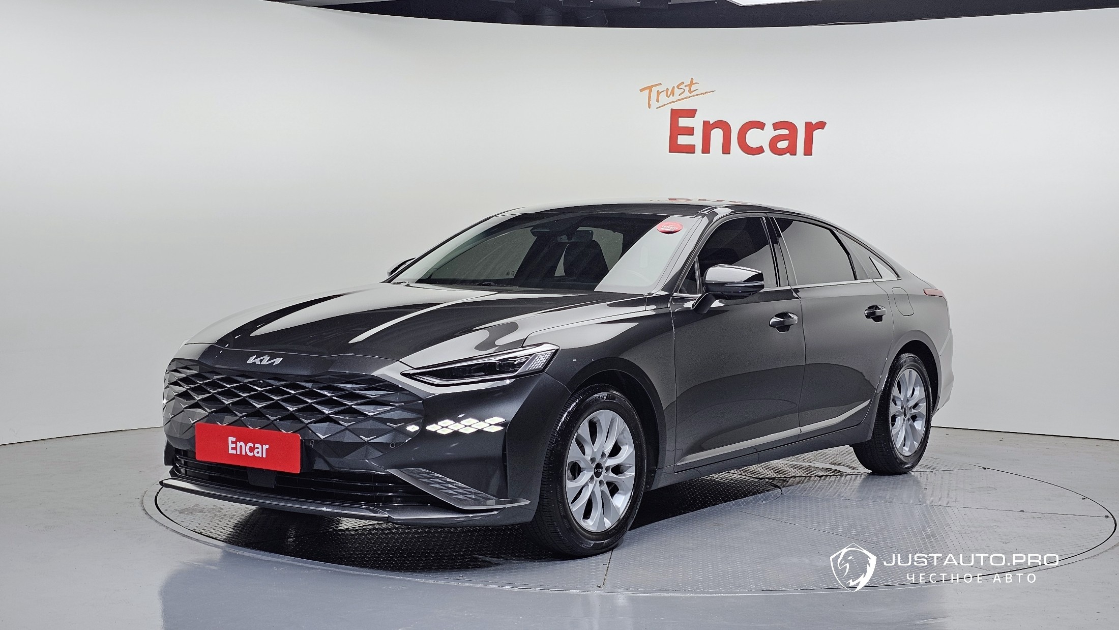 Автомобиль Kia K8