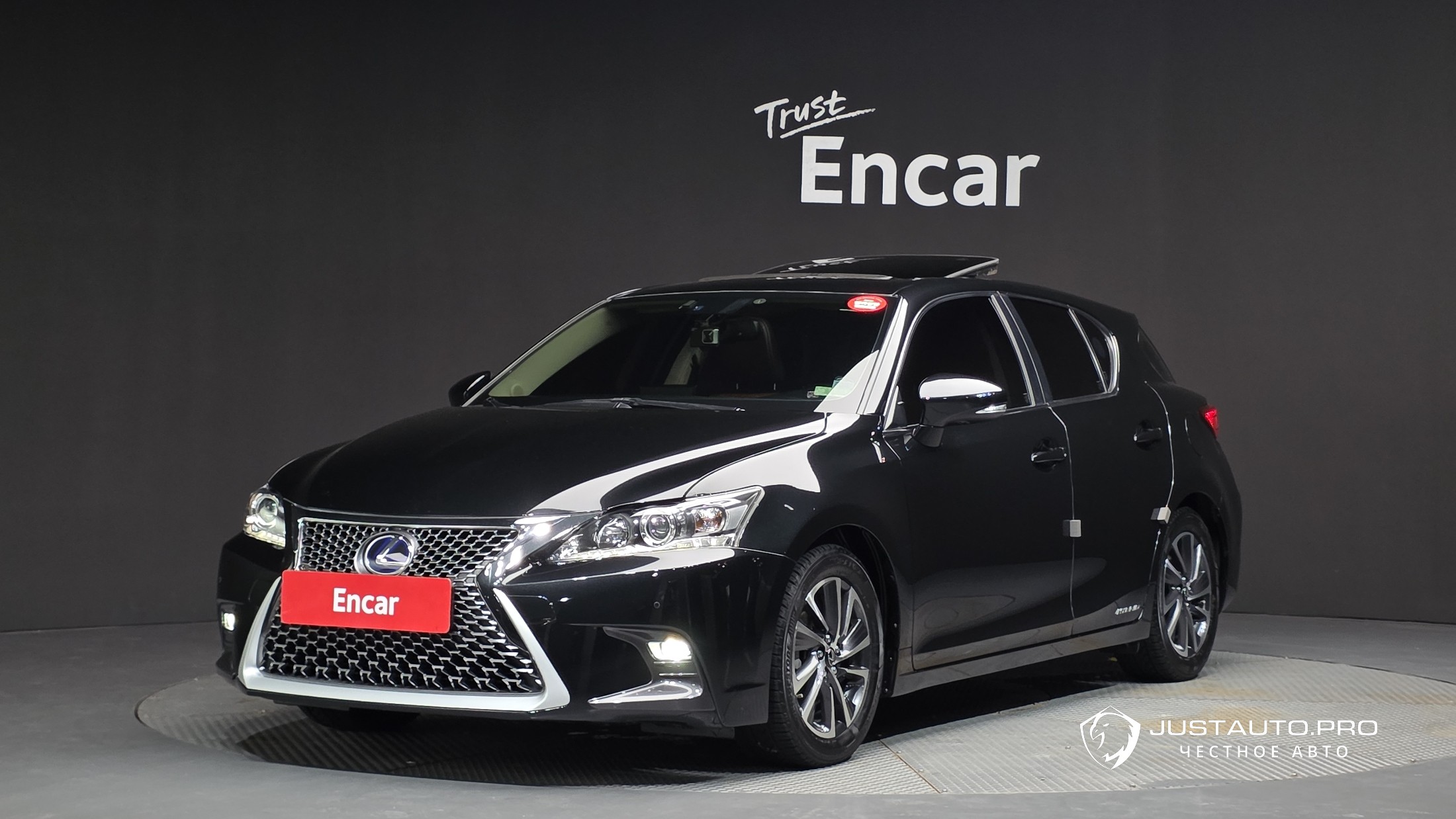 Автомобиль Lexus CT200h