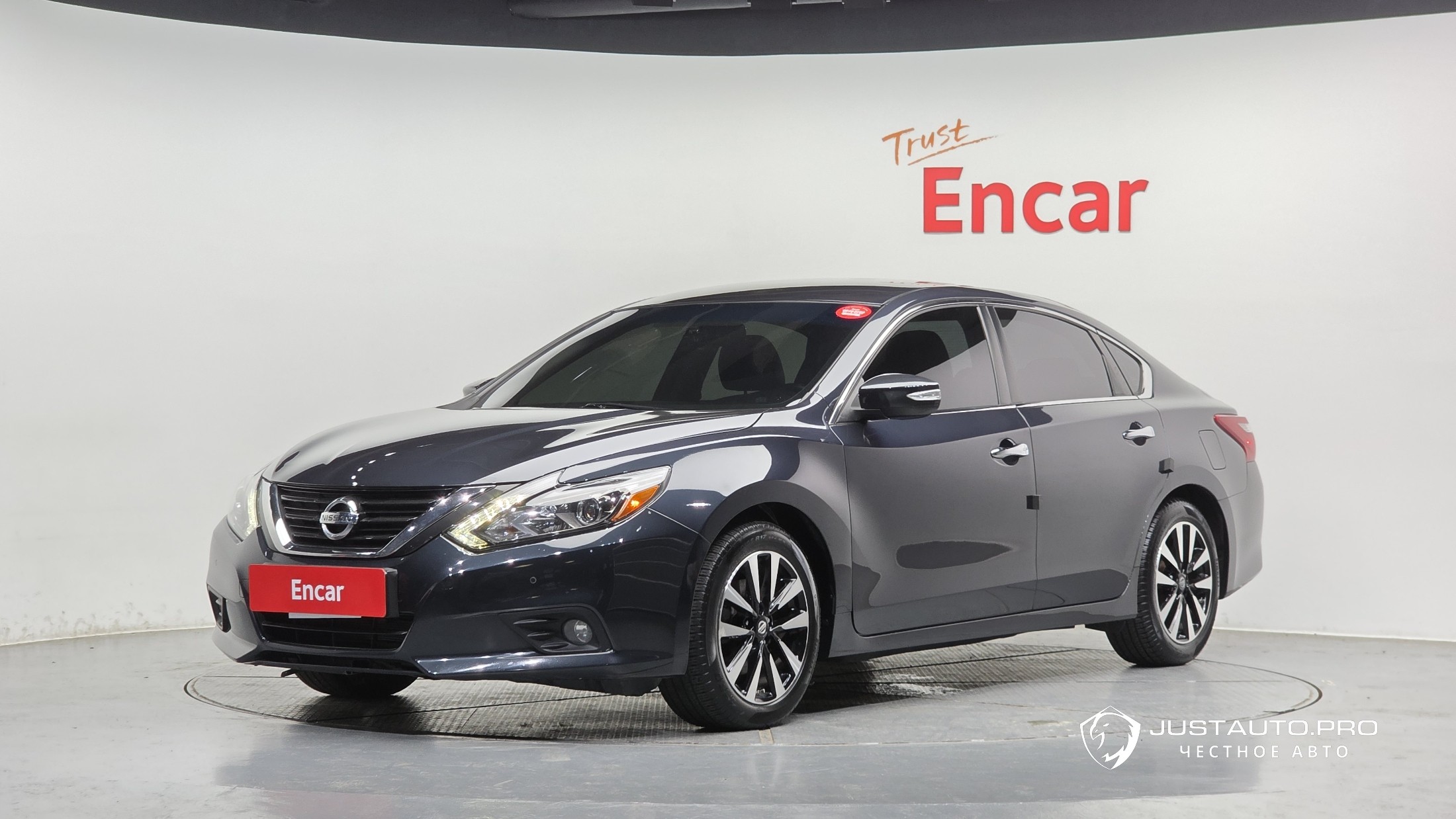 Автомобиль Nissan Altima