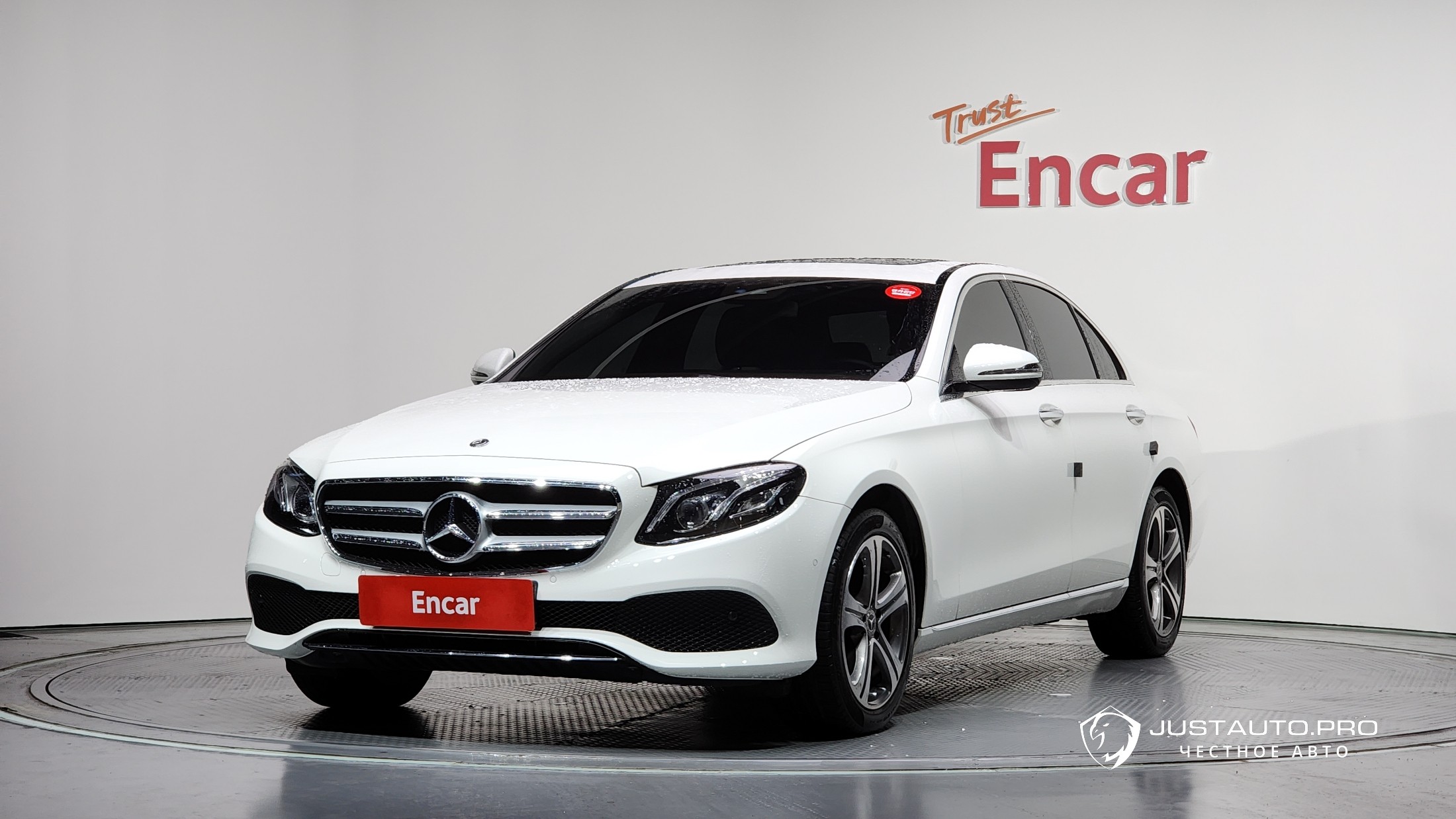 Автомобиль Mercedes-Benz E-Class