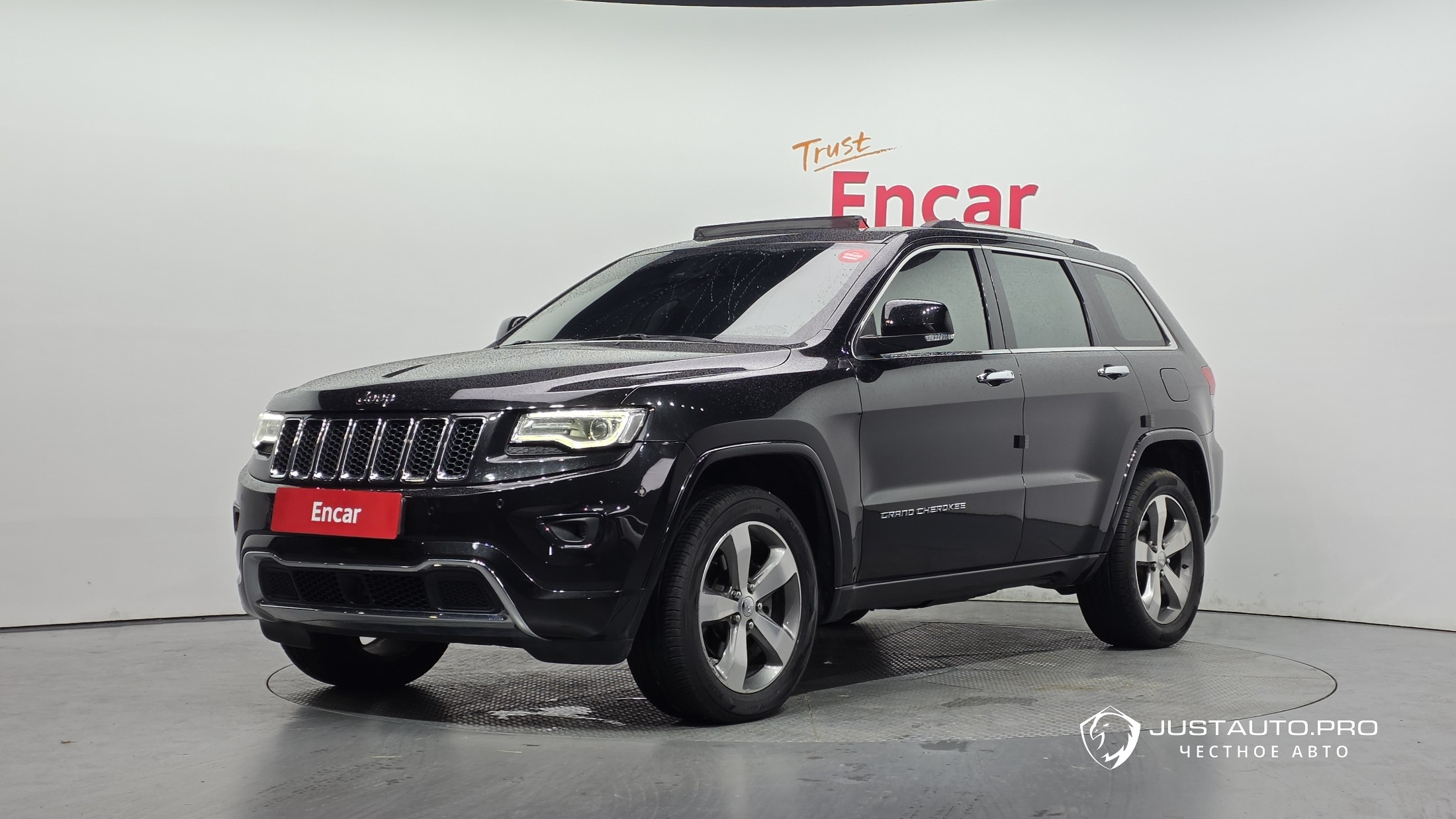 Автомобиль Jeep Cherokee