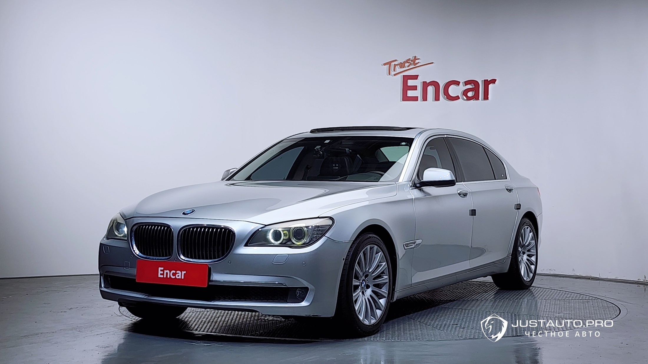 Автомобиль BMW 7-Series