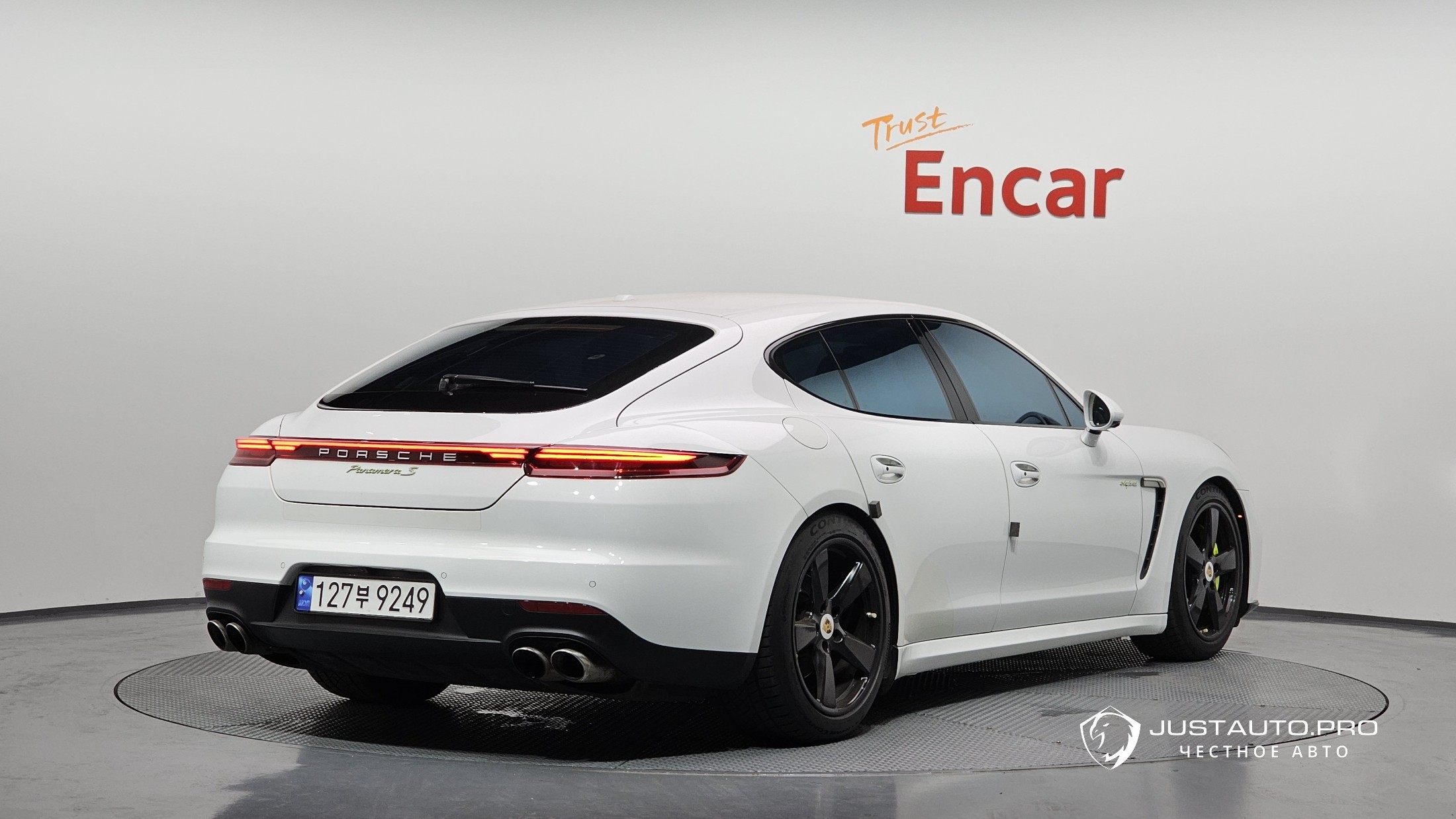 Автомобиль Porsche Panamera