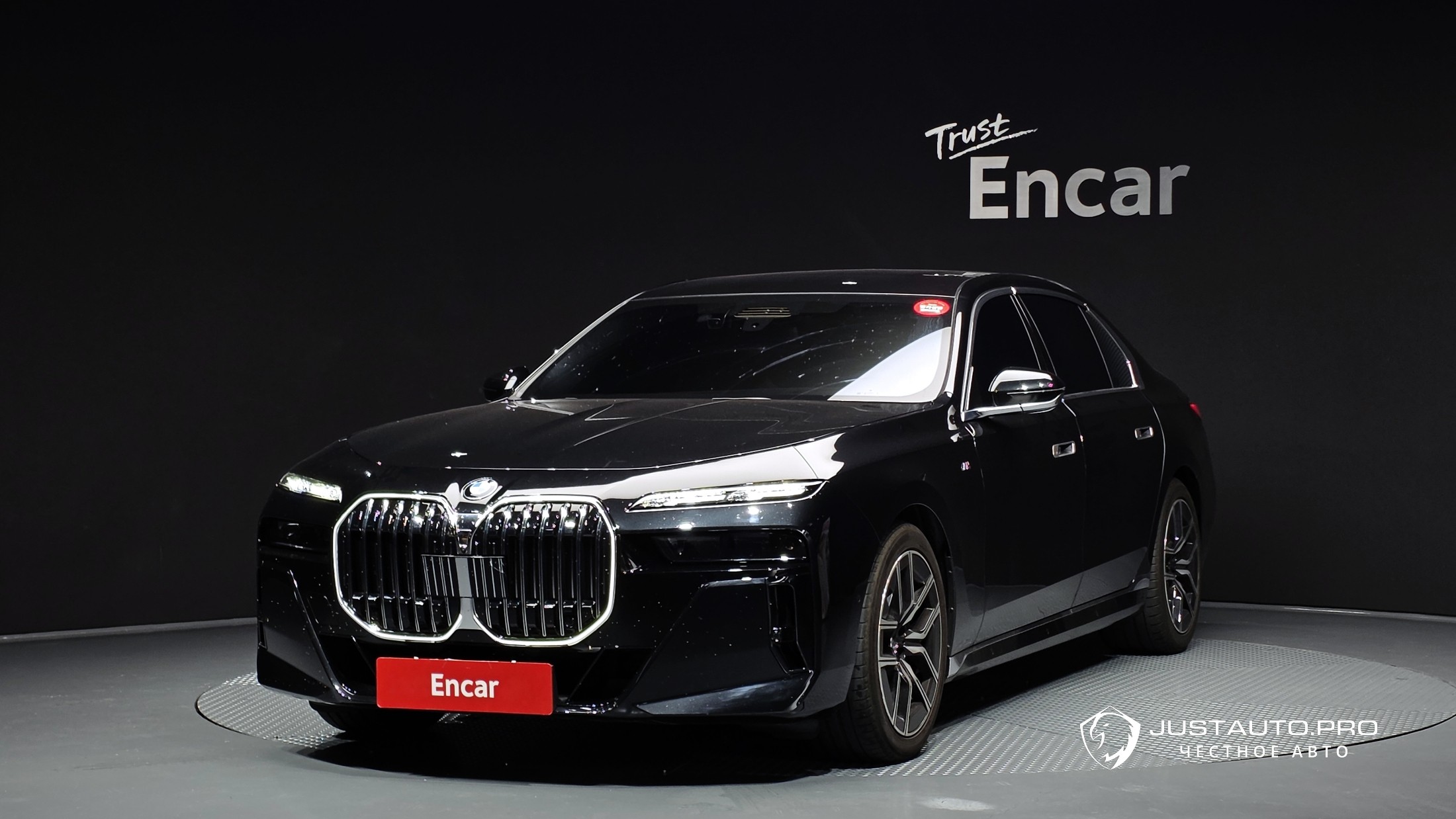 Автомобиль BMW 7-Series
