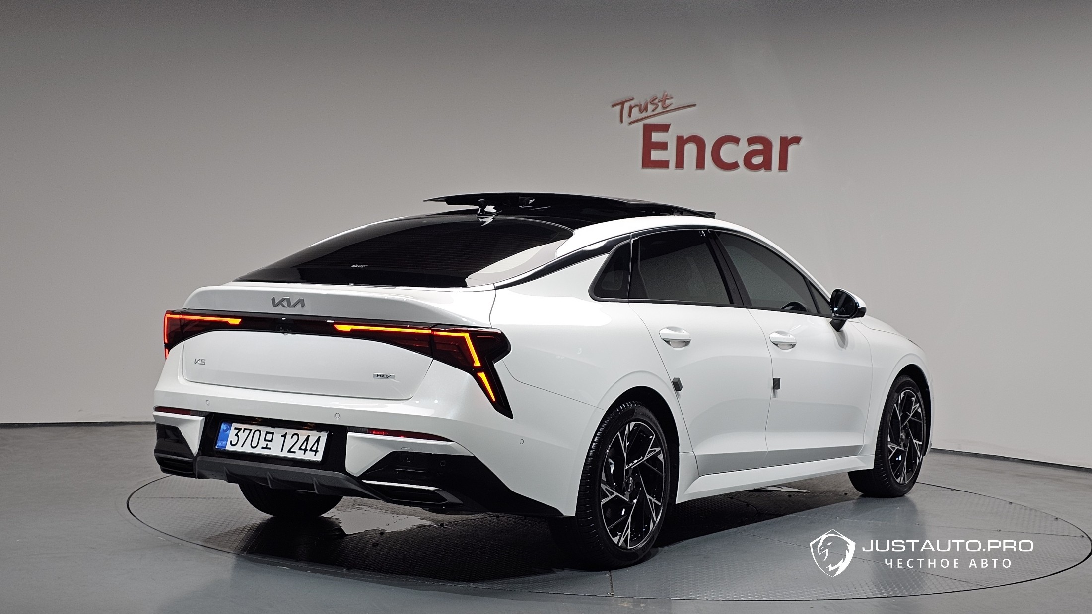 Автомобиль Kia K5