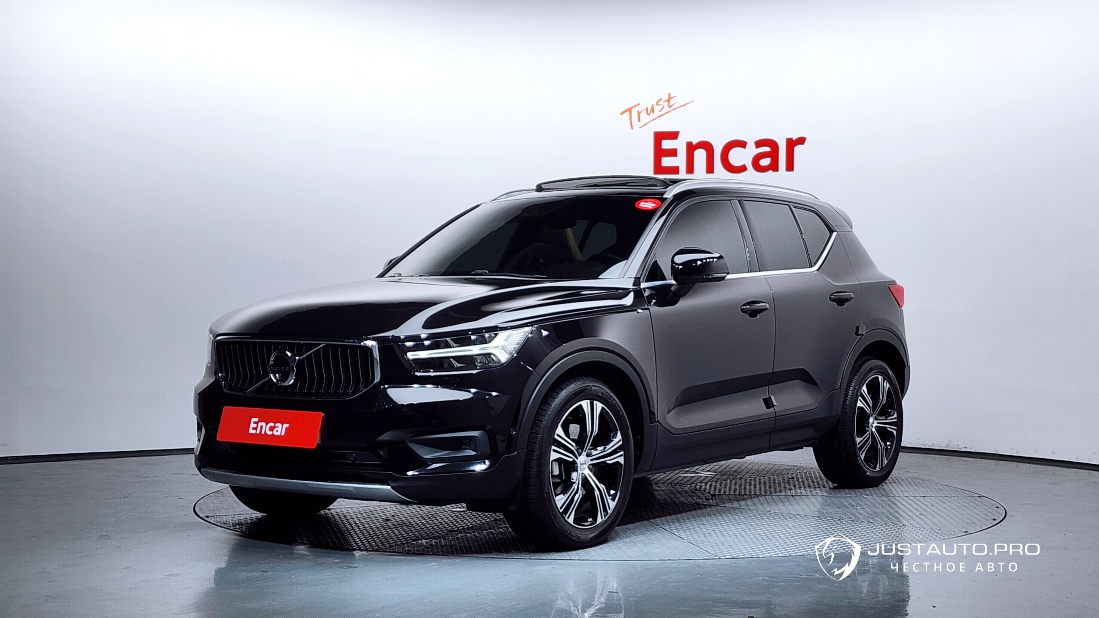 Автомобиль Volvo XC40