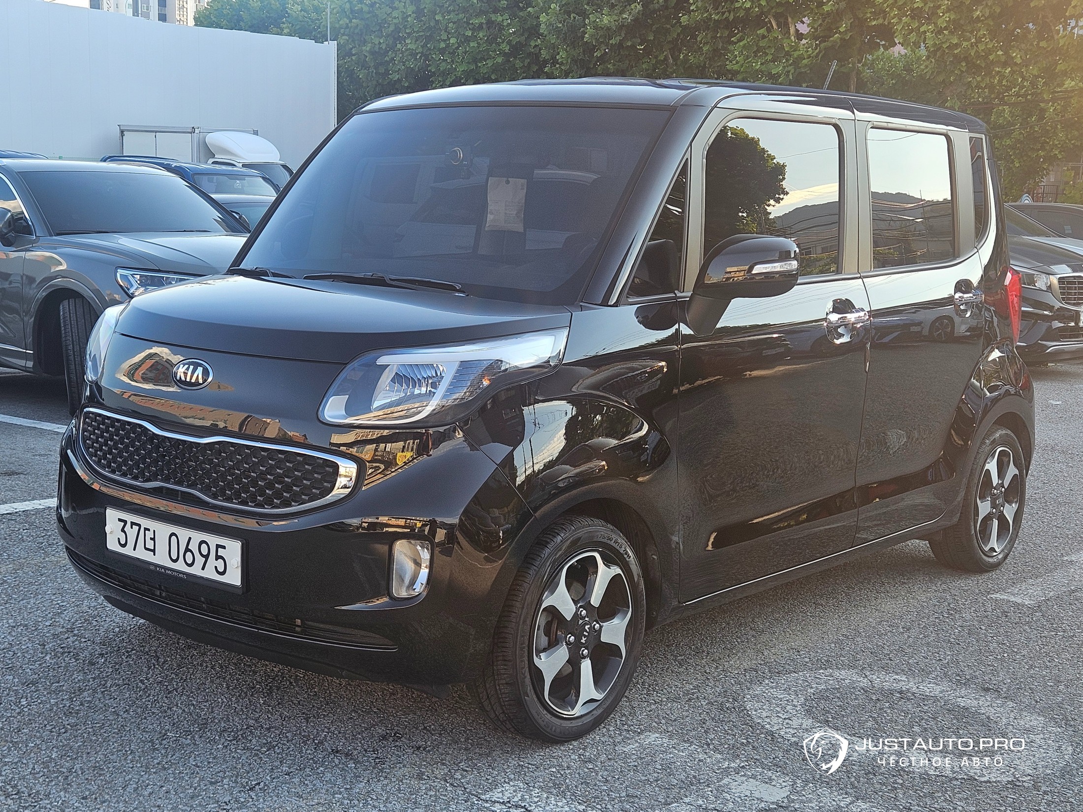 Автомобиль Kia RAY