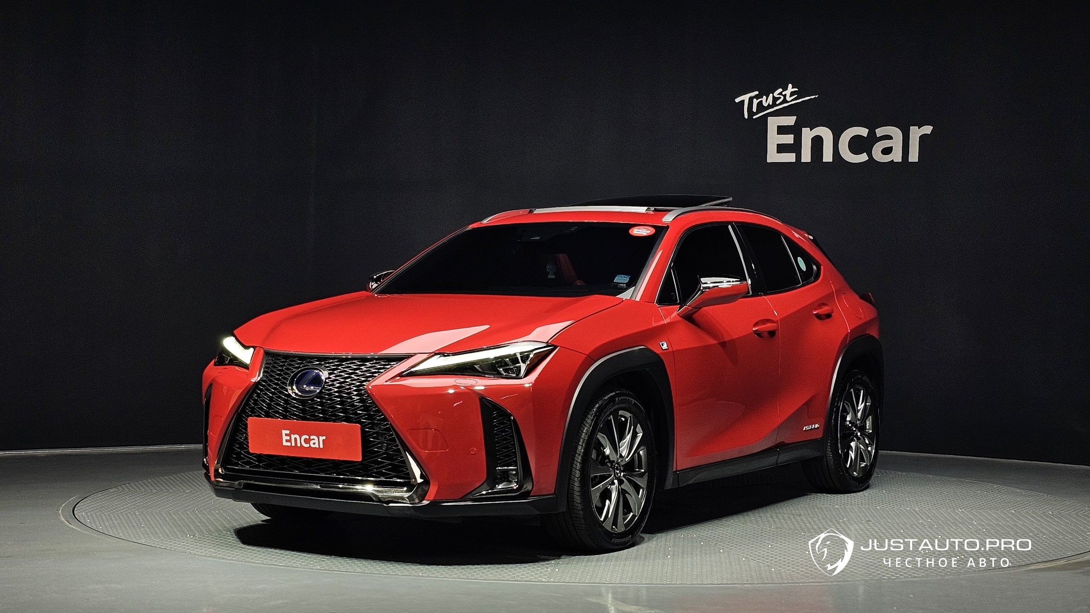 Автомобиль Lexus UX