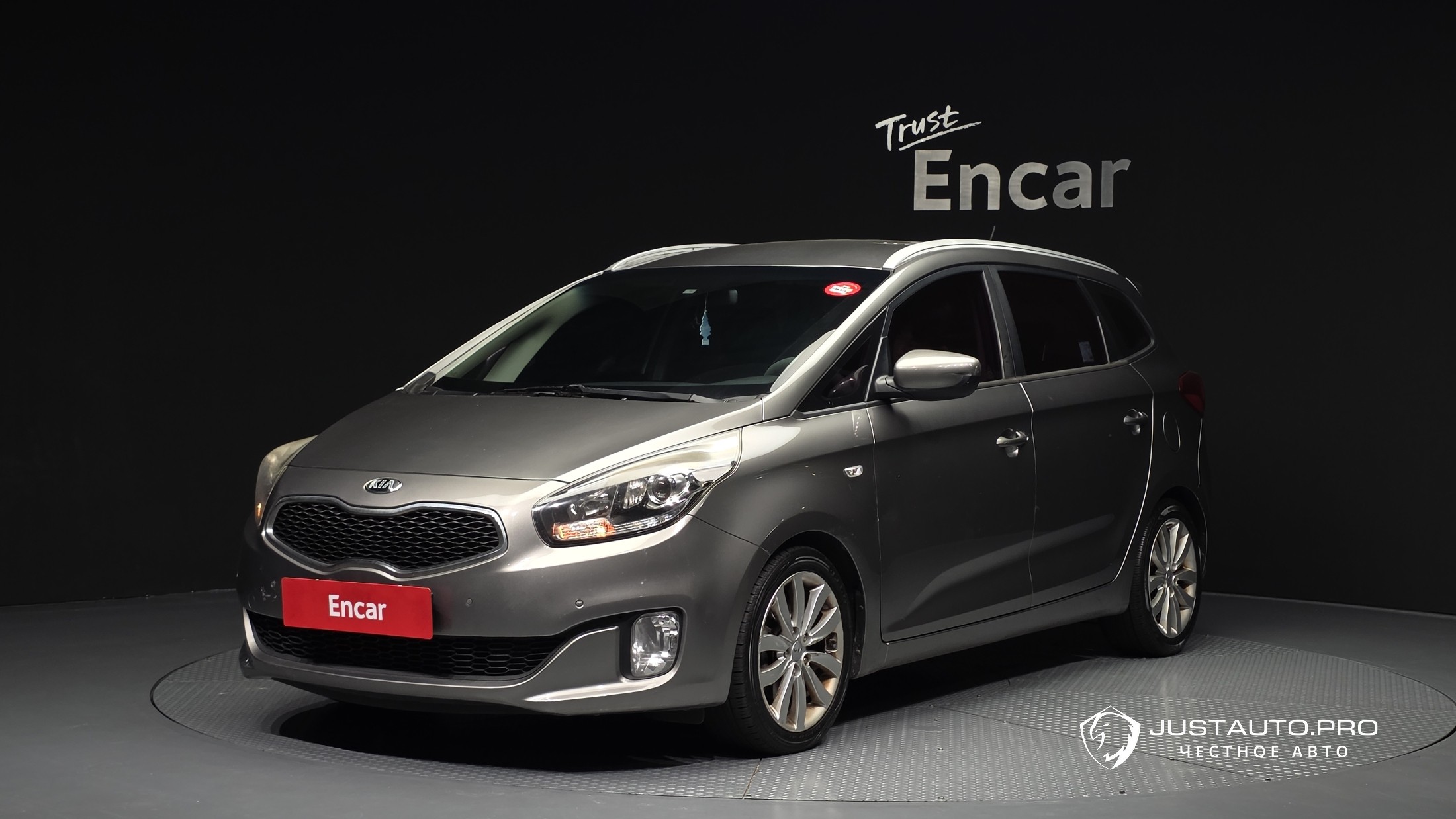 Автомобиль Kia Carens
