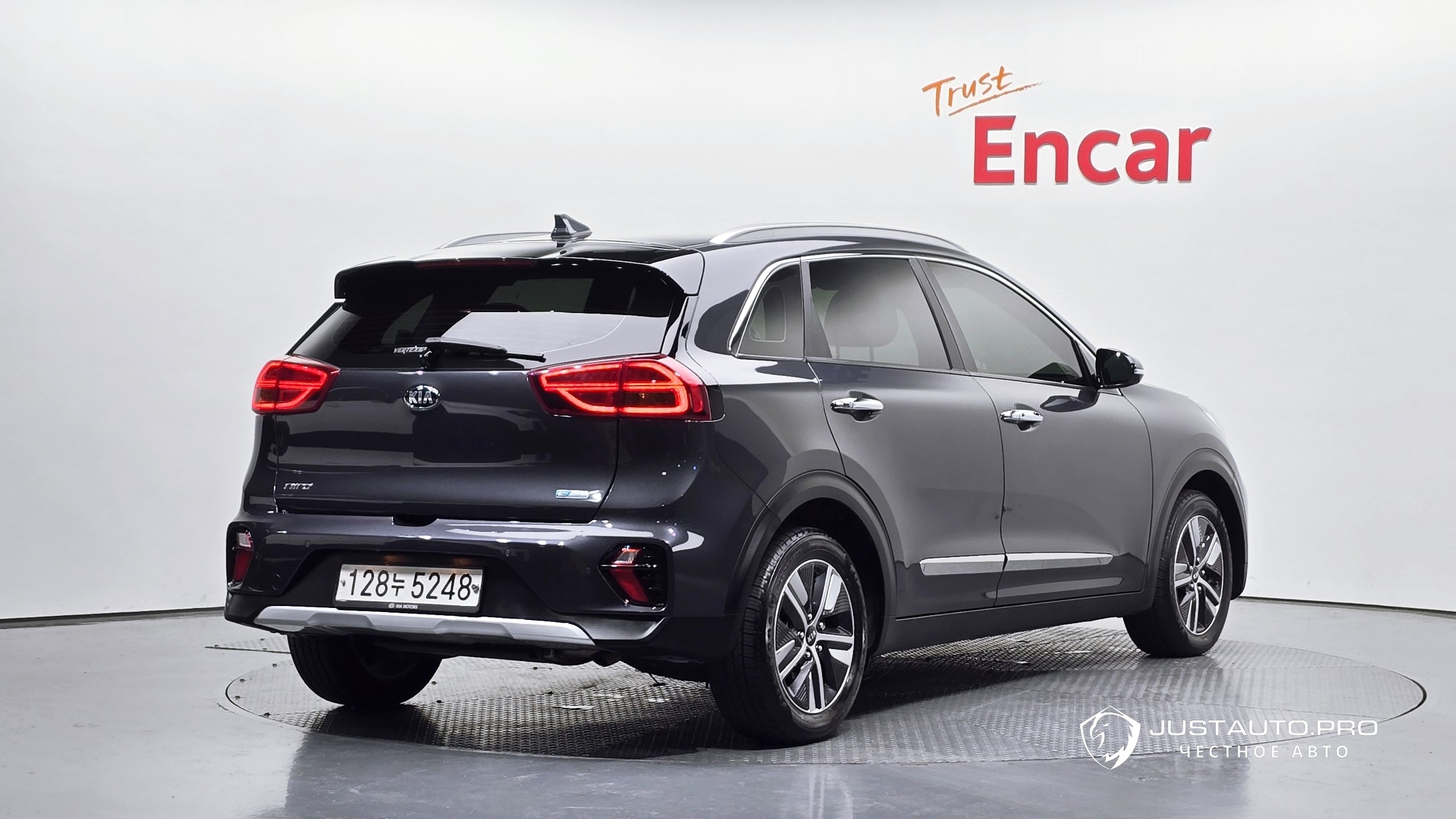 Автомобиль Kia Niro