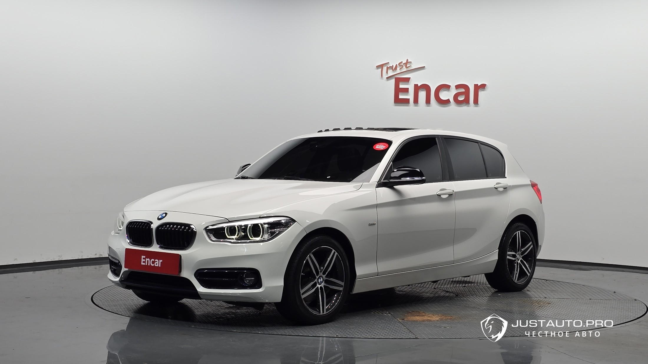 Автомобиль BMW 1-Series