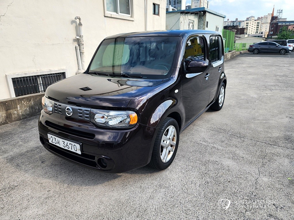 Автомобиль Nissan Cube
