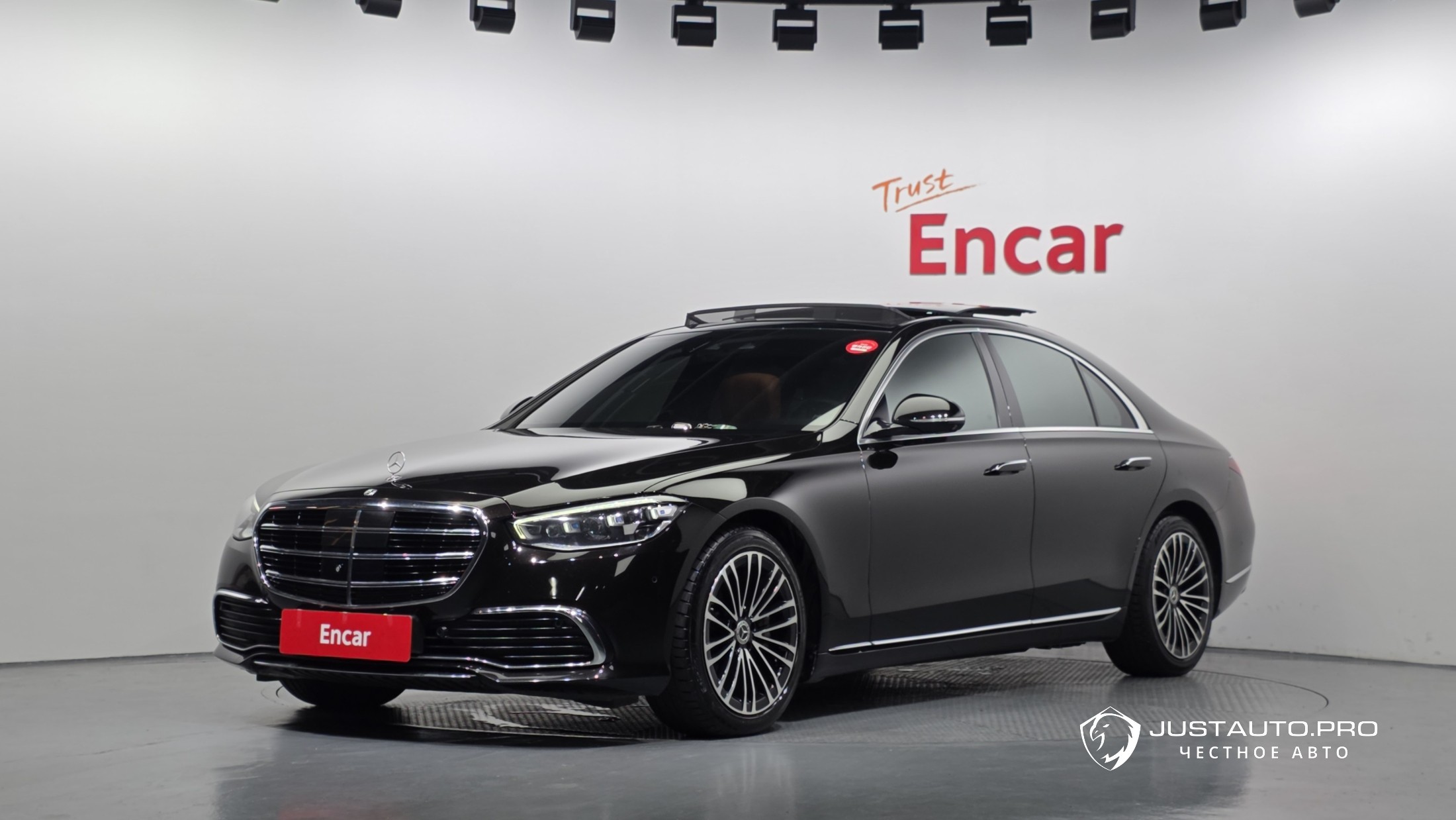 Автомобиль Mercedes-Benz S-Class