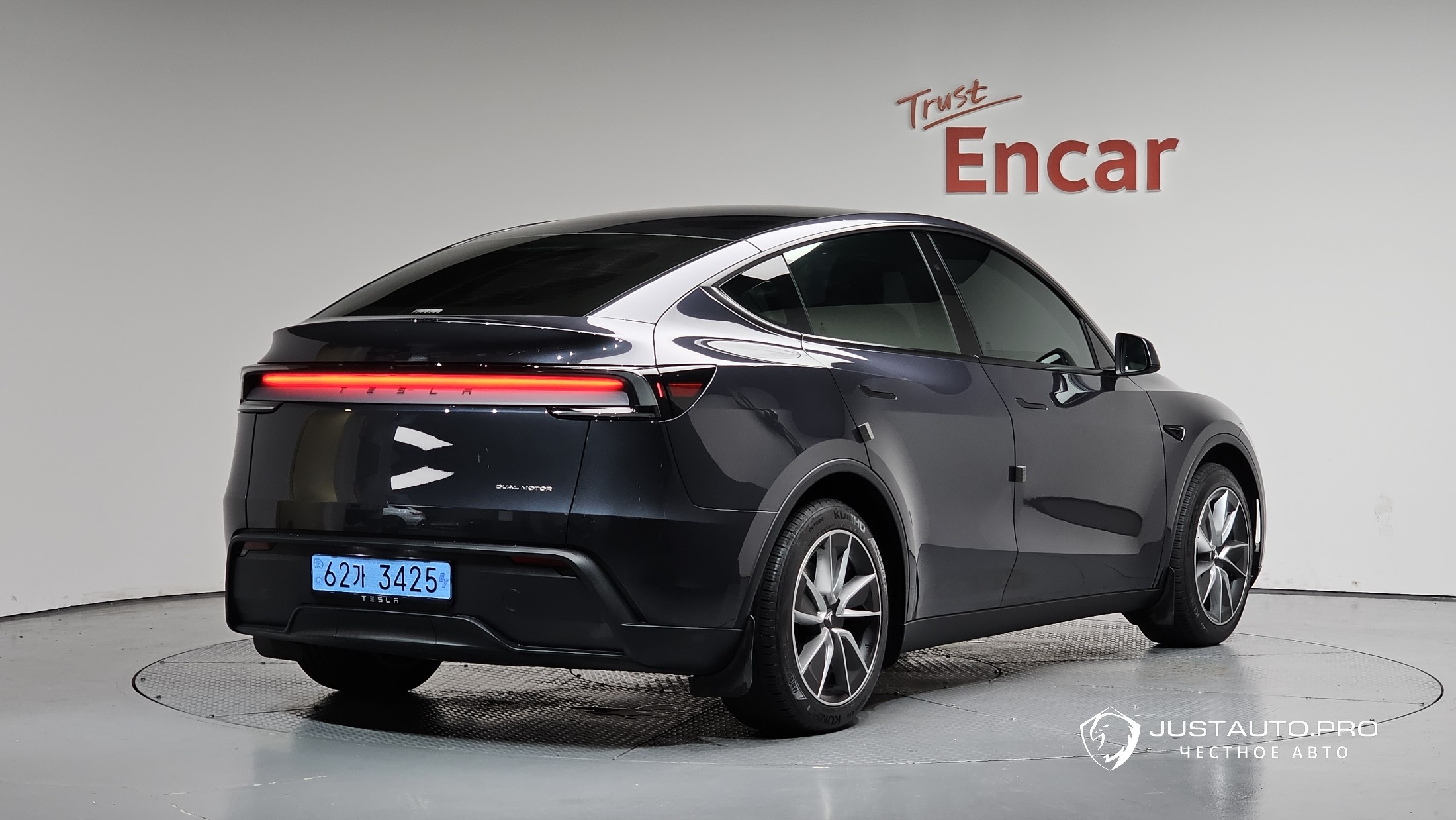Автомобиль Tesla Model Y