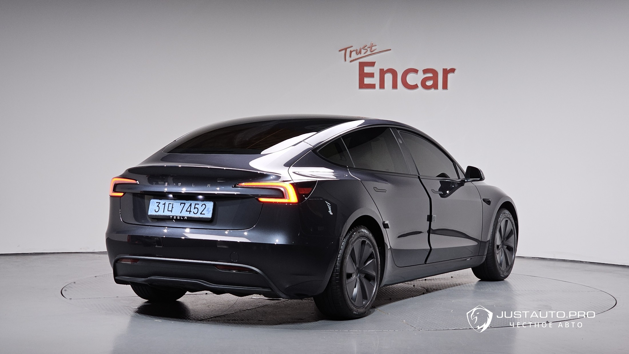 Автомобиль Tesla Model 3