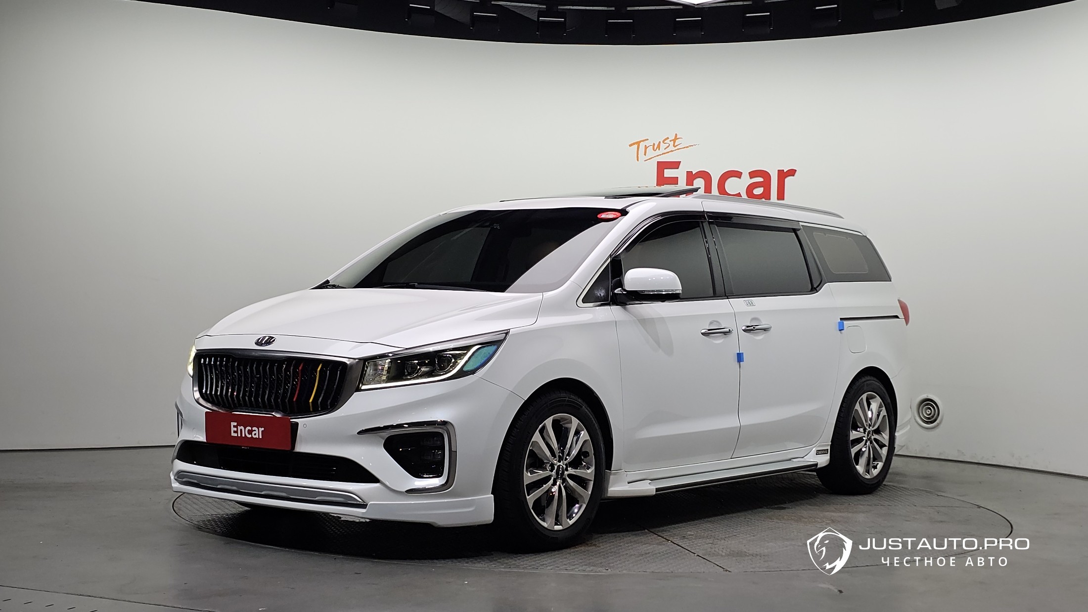Автомобиль Kia Canival