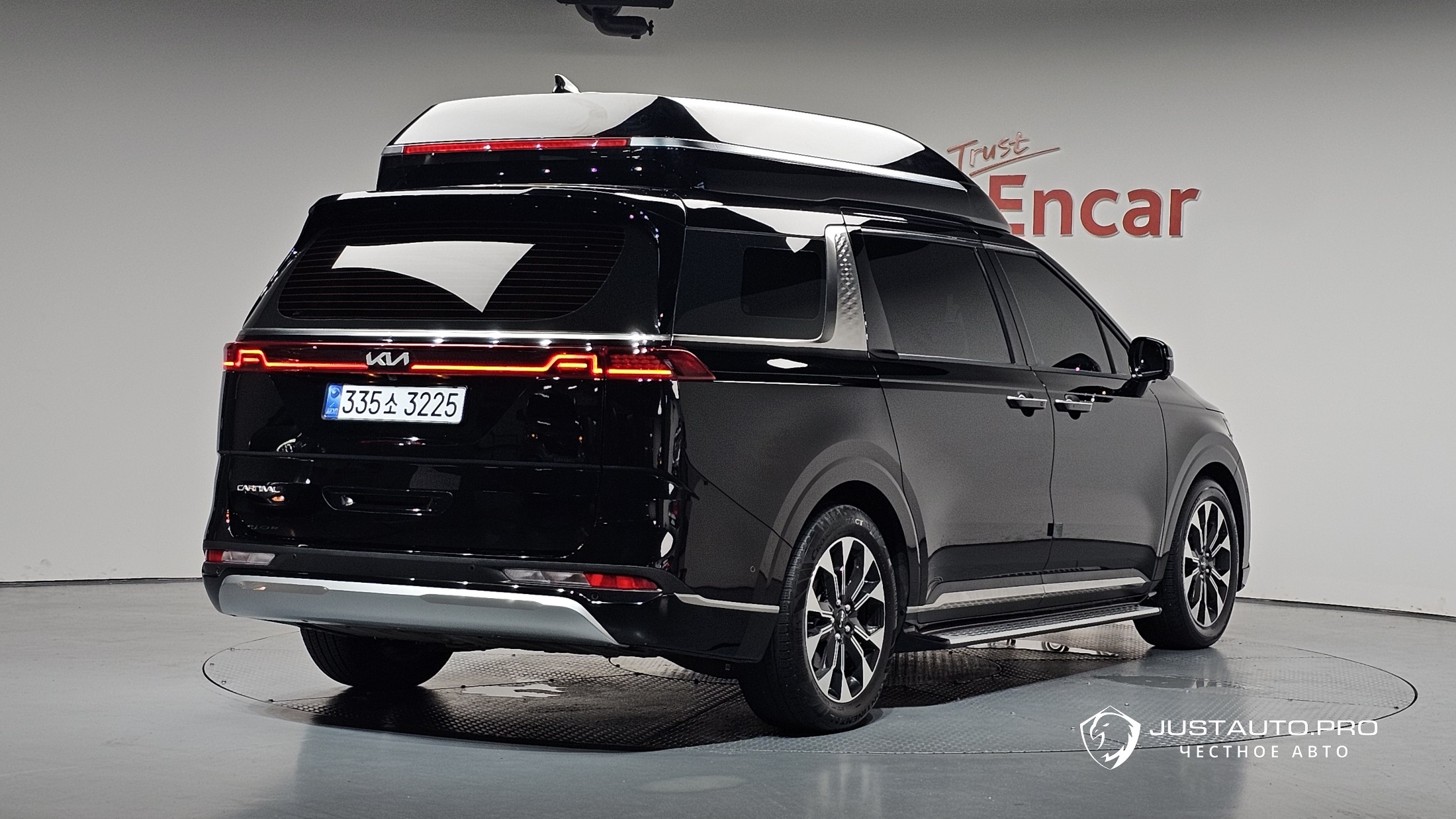 Автомобиль Kia Canival