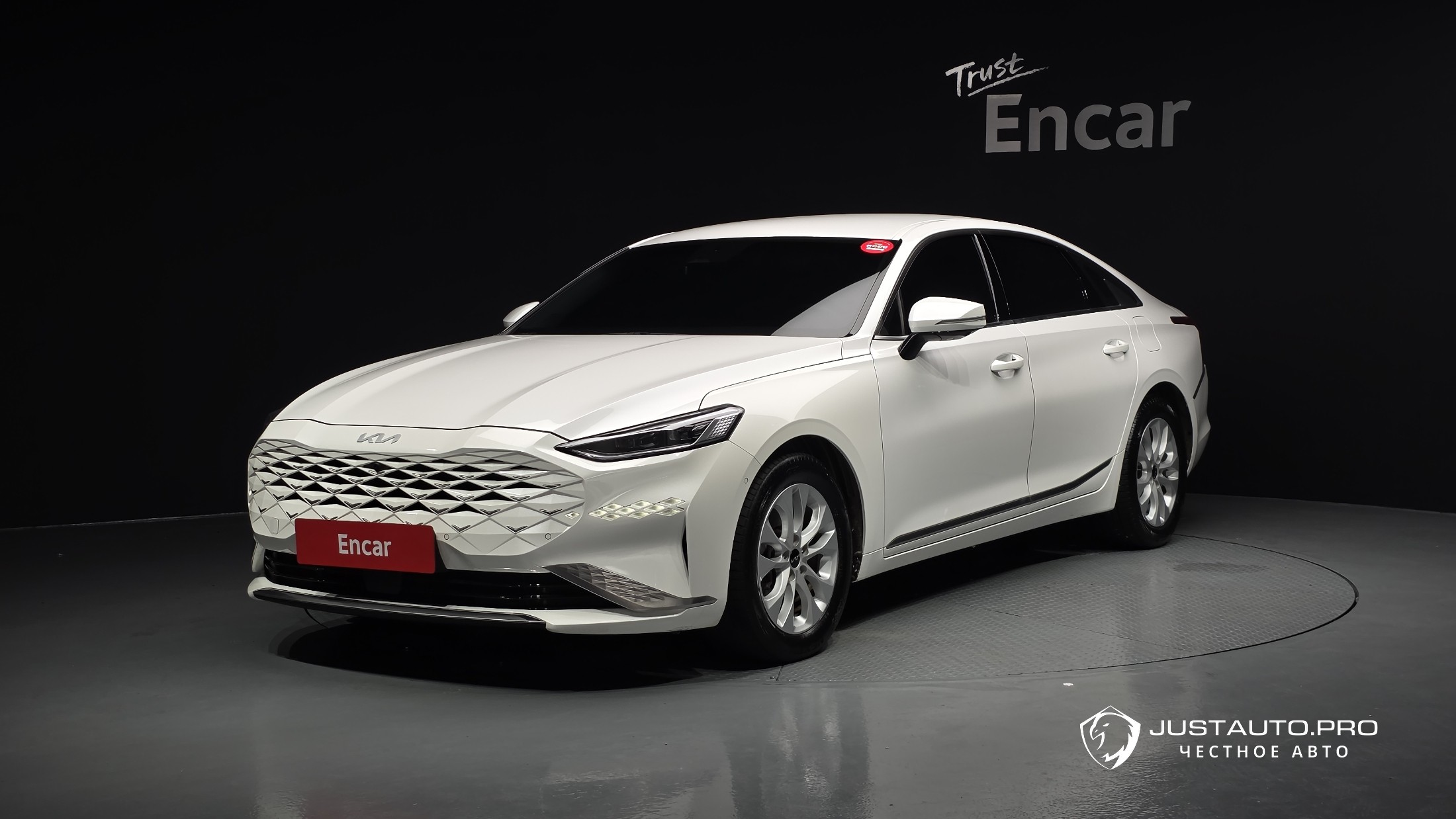 Автомобиль Kia K8