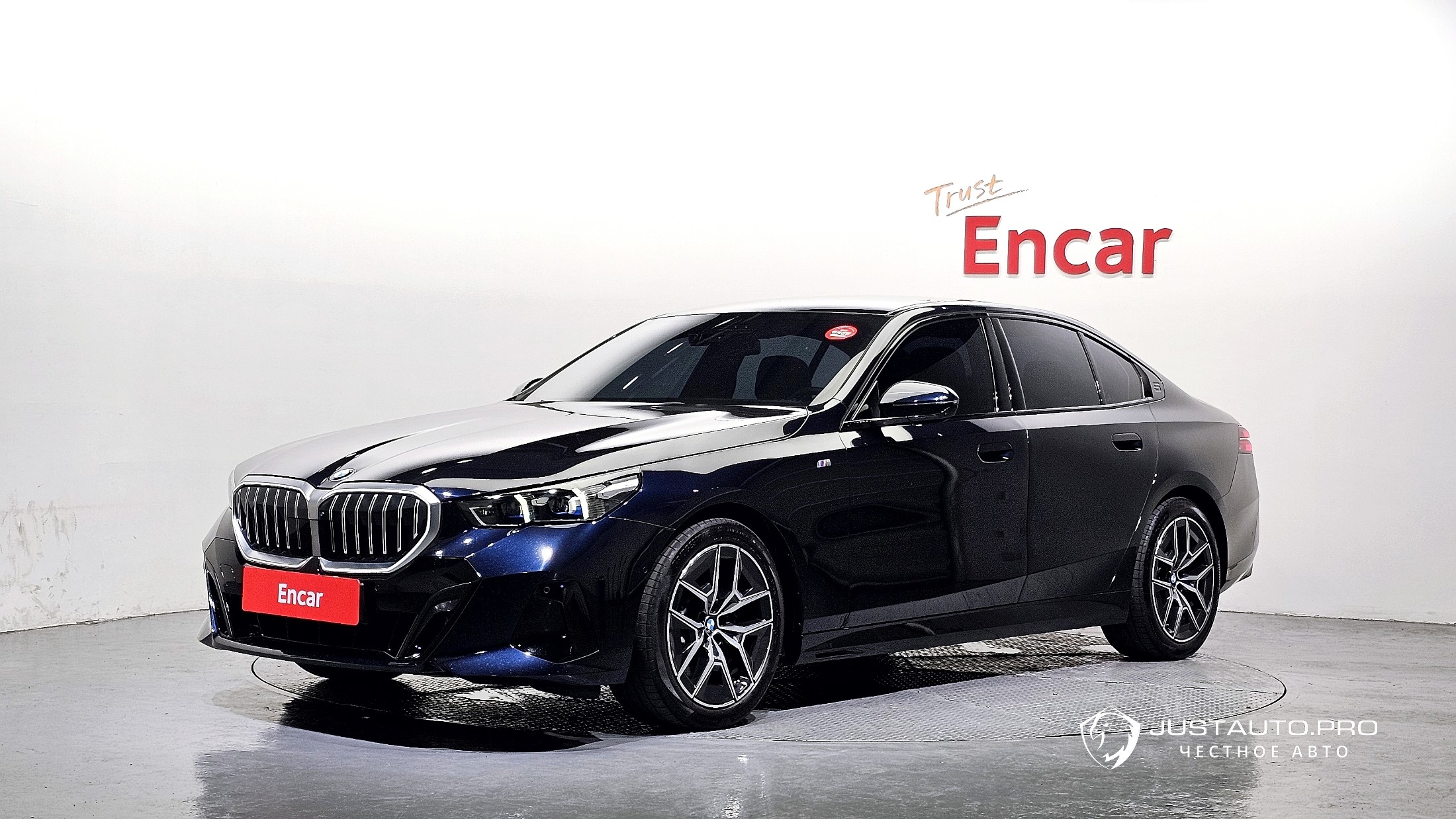 Автомобиль BMW 5-Series